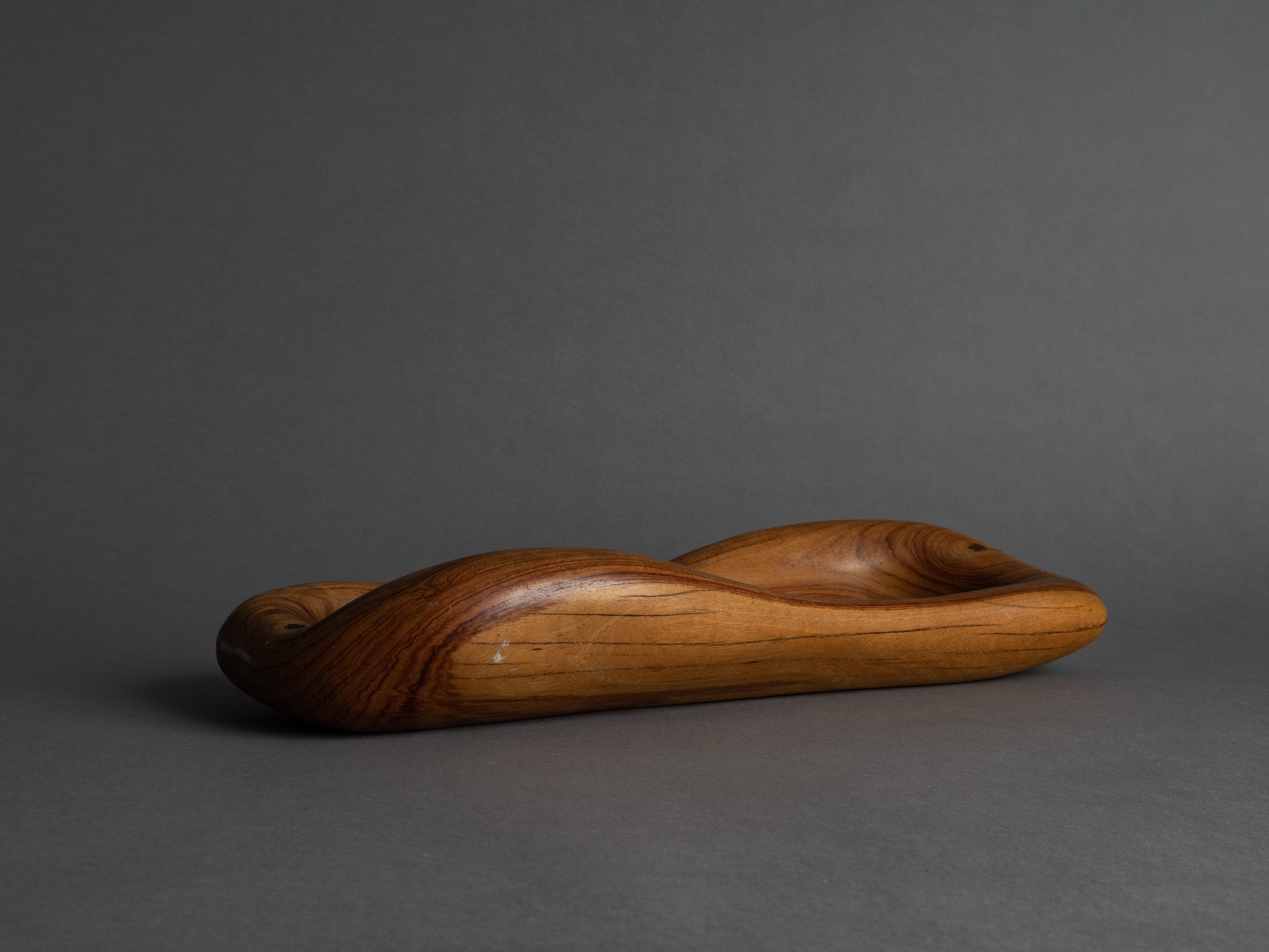 Rare garniture / centre de table de forme libre en palissandre monoxyle, France (vers 1955)..Rare Set of freeform carved rosewood bowls, France (circa 1955)