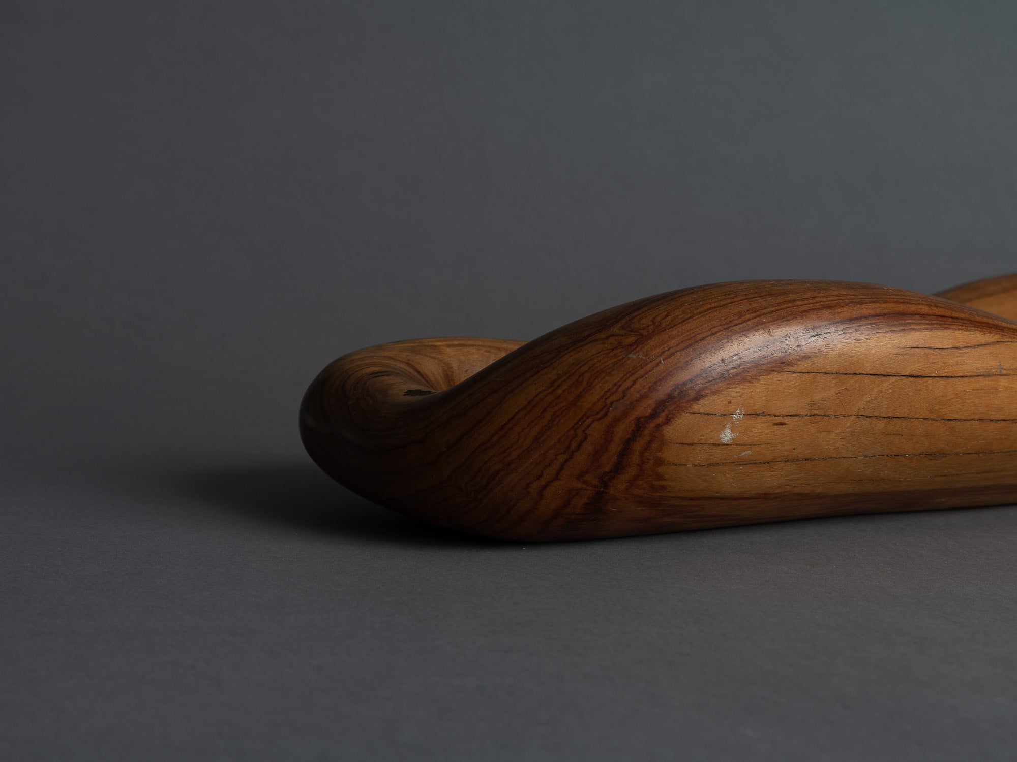 Rare garniture / centre de table de forme libre en palissandre monoxyle, France (vers 1955)..Rare Set of freeform carved rosewood bowls, France (circa 1955)