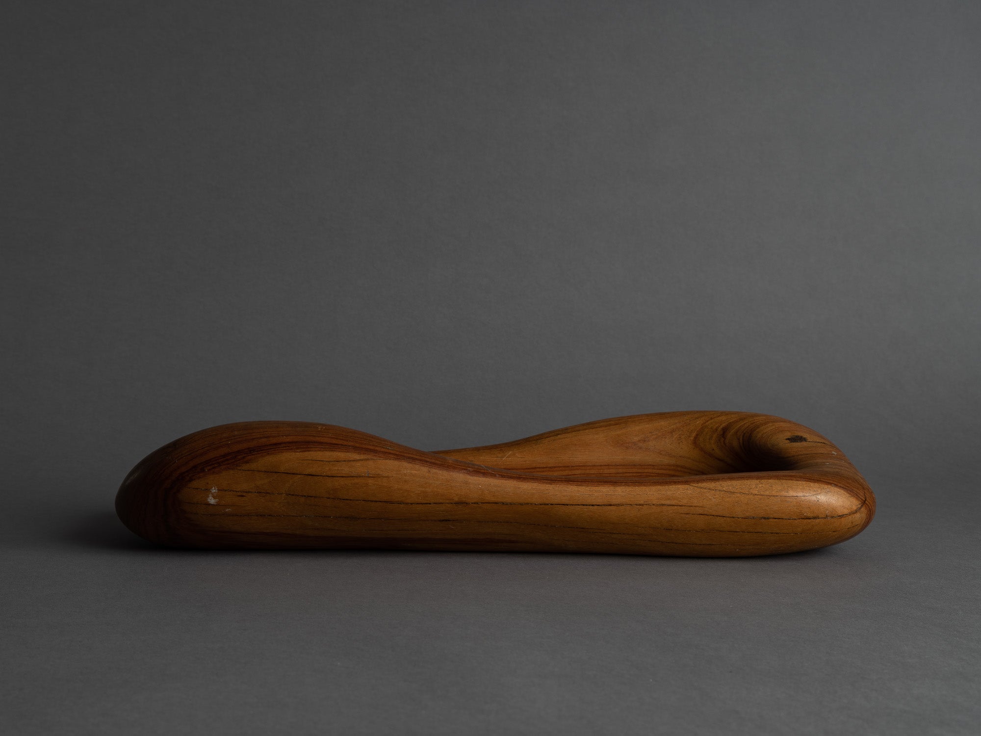 Rare garniture / centre de table de forme libre en palissandre monoxyle, France (vers 1955)..Rare Set of freeform carved rosewood bowls, France (circa 1955)