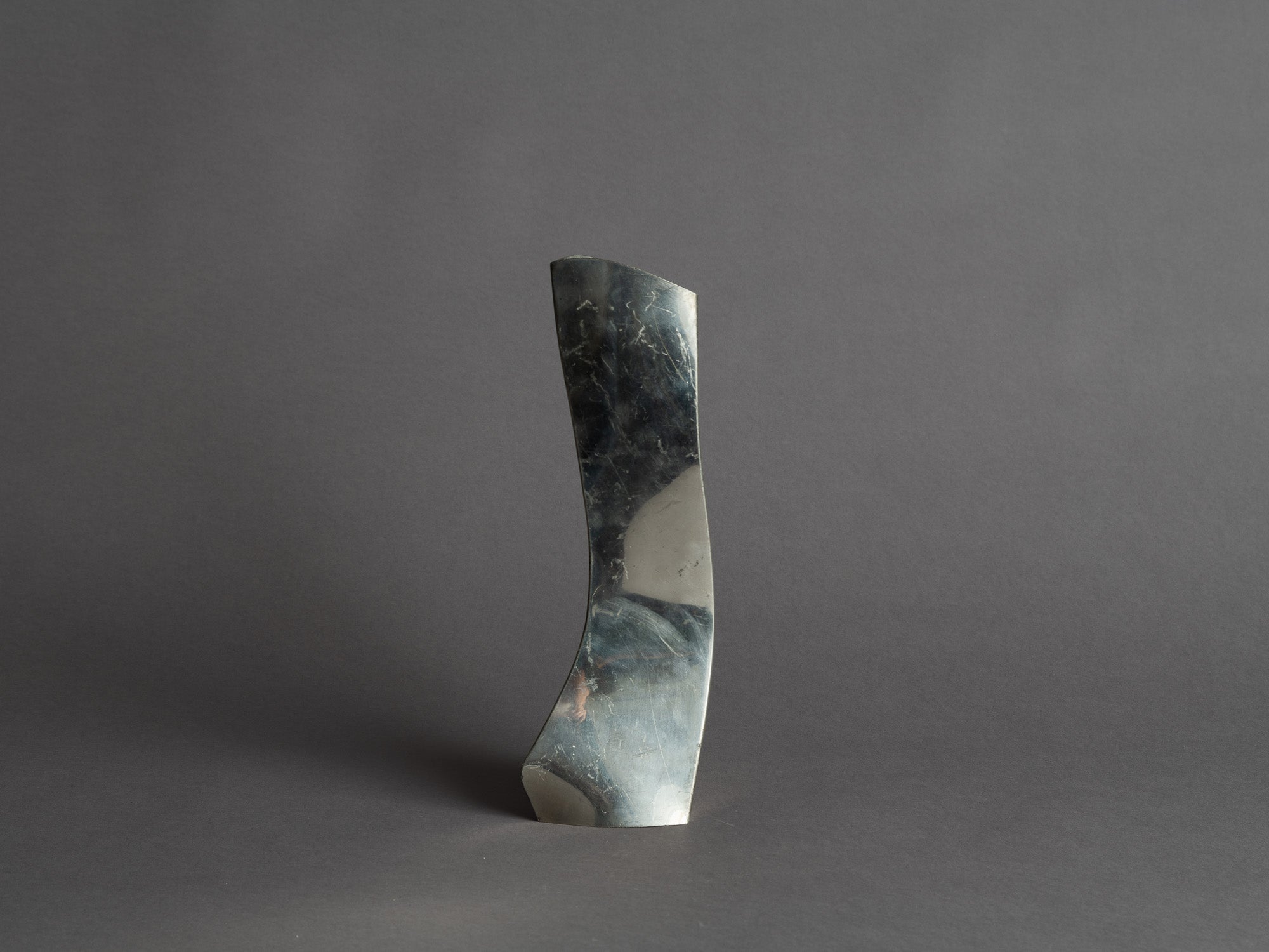 Rare ensemble de vases en étain de forme libre, France (vers 1965)..Rare Set of freeform pewter vases, France (circa 1965)
