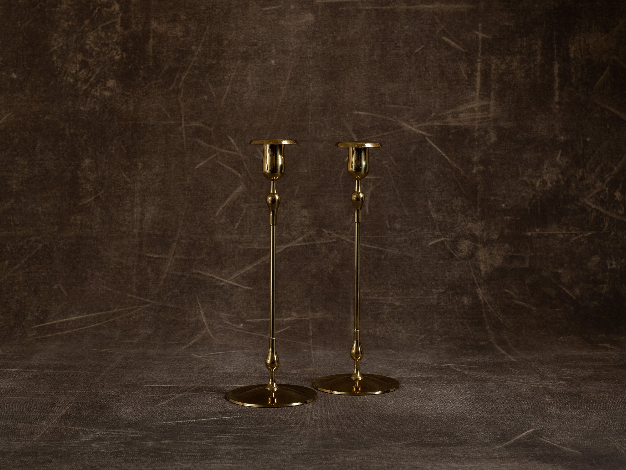 Paire de hauts flambeaux par Gunnar Ander pour Ystad Metall, Suède (vers 1960)..Huge set of 2 candle holders by Gunnar Ander for Ystad Metall, Sweden (circa 1960)