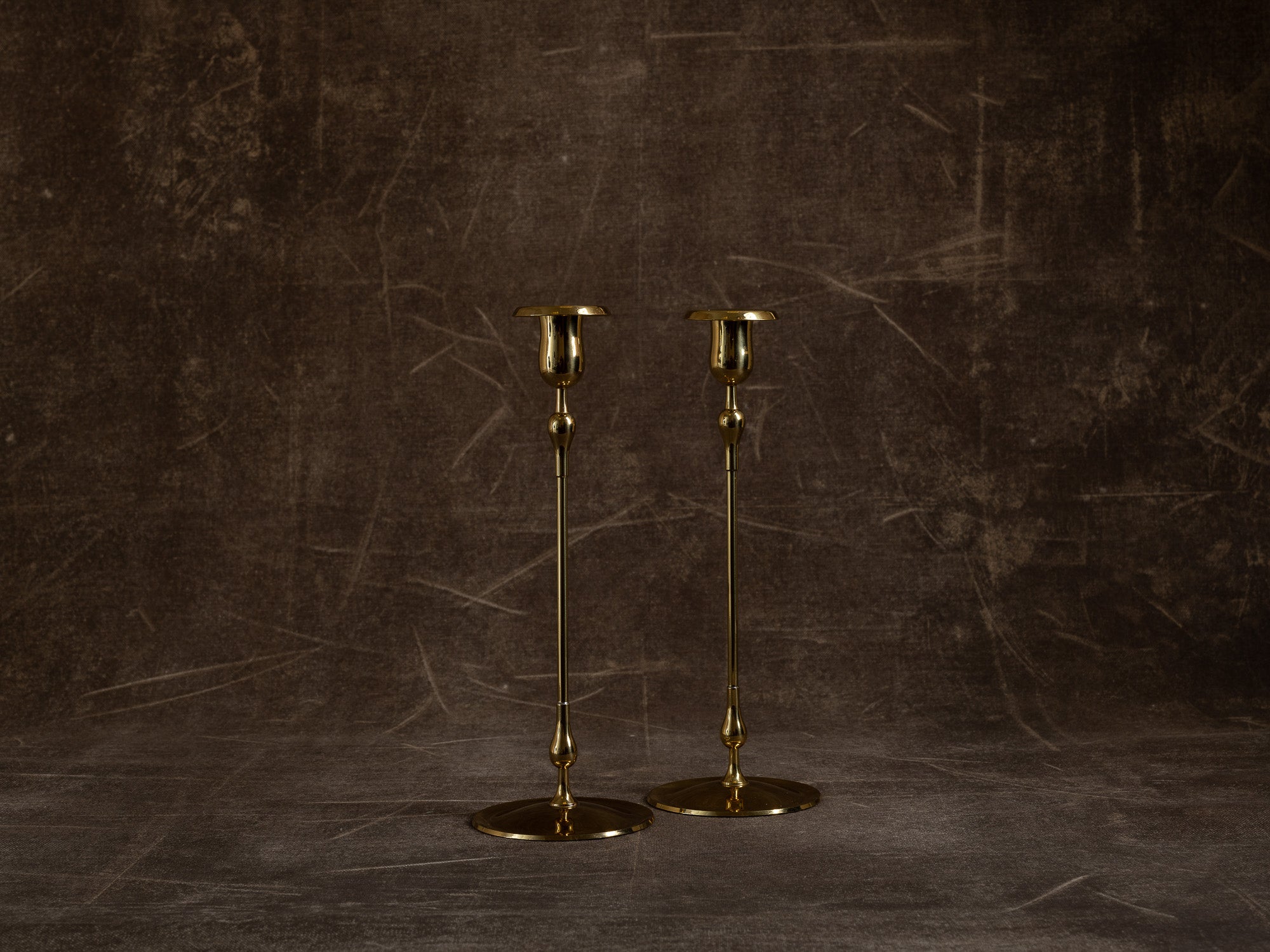 Paire de hauts flambeaux par Gunnar Ander pour Ystad Metall, Suède (vers 1960)..Huge set of 2 candle holders by Gunnar Ander for Ystad Metall, Sweden (circa 1960)
