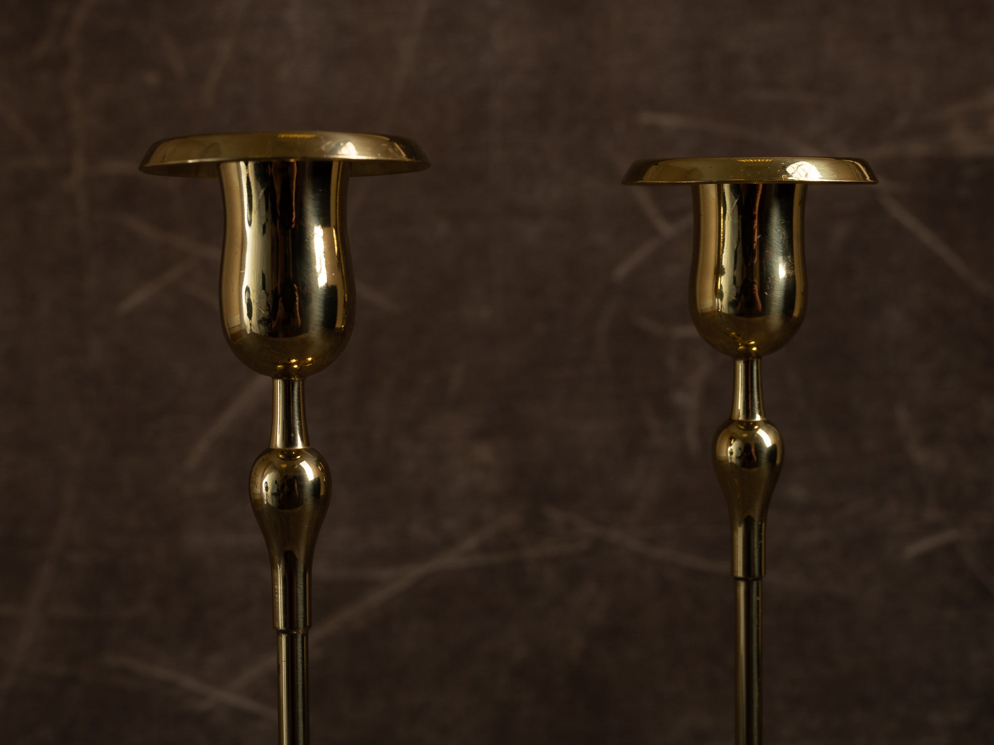 Paire de hauts flambeaux par Gunnar Ander pour Ystad Metall, Suède (vers 1960)..Huge set of 2 candle holders by Gunnar Ander for Ystad Metall, Sweden (circa 1960)