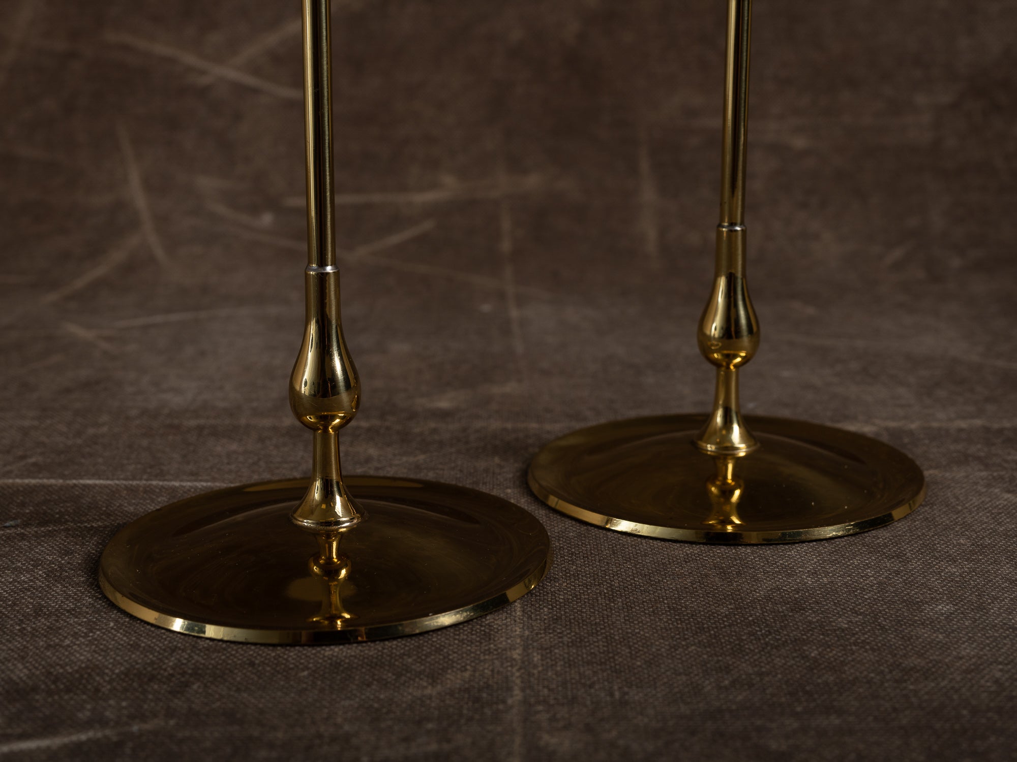 Paire de hauts flambeaux par Gunnar Ander pour Ystad Metall, Suède (vers 1960)..Huge set of 2 candle holders by Gunnar Ander for Ystad Metall, Sweden (circa 1960)