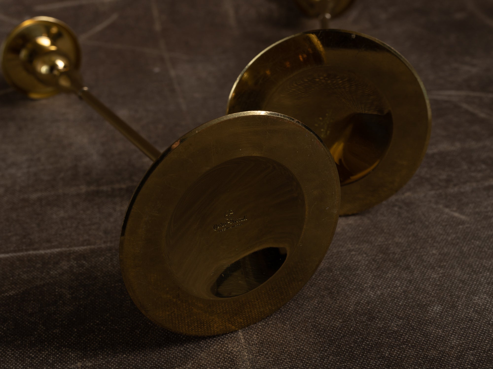 Paire de hauts flambeaux par Gunnar Ander pour Ystad Metall, Suède (vers 1960)..Huge set of 2 candle holders by Gunnar Ander for Ystad Metall, Sweden (circa 1960)