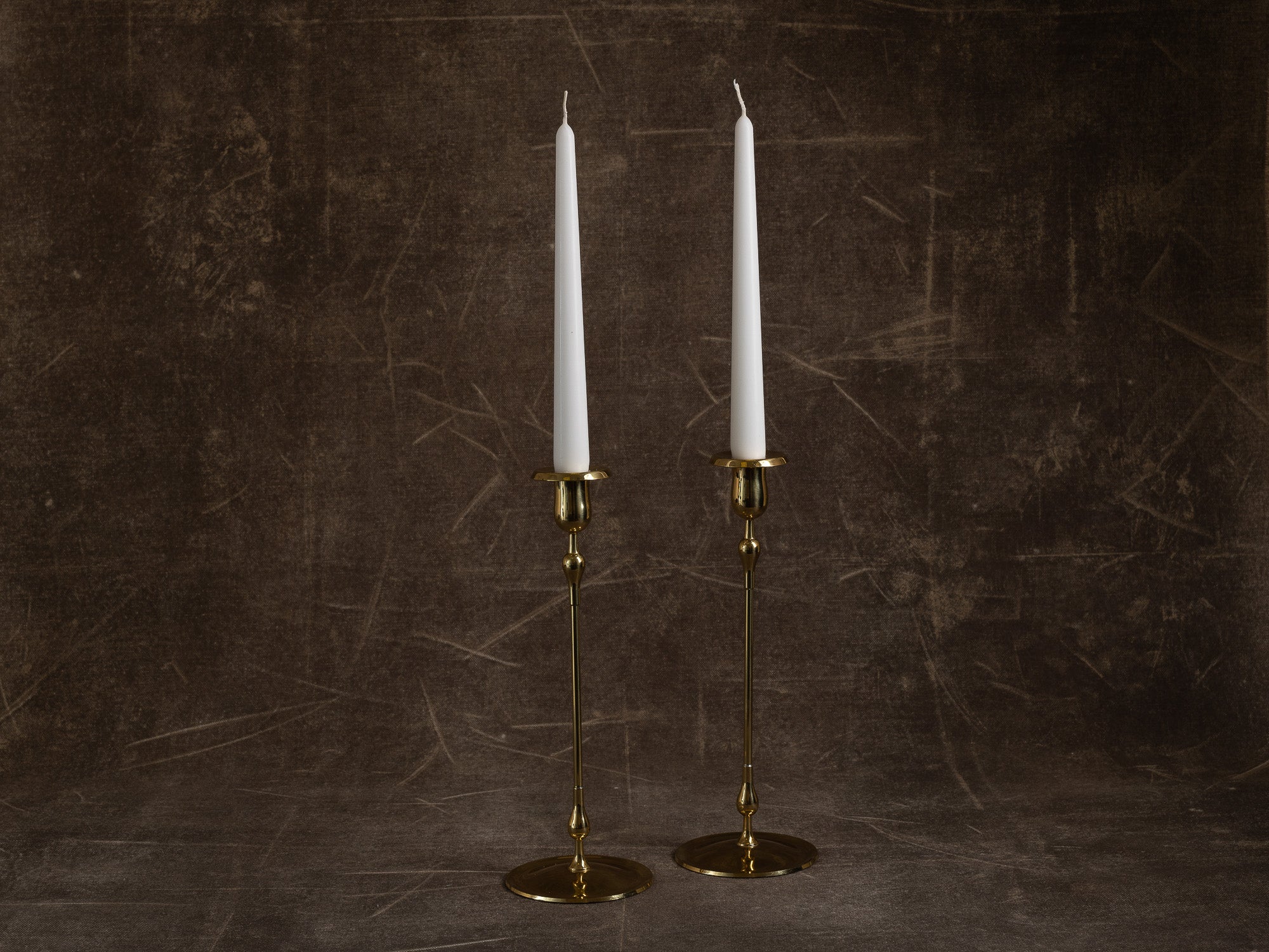 Paire de hauts flambeaux par Gunnar Ander pour Ystad Metall, Suède (vers 1960)..Huge set of 2 candle holders by Gunnar Ander for Ystad Metall, Sweden (circa 1960)