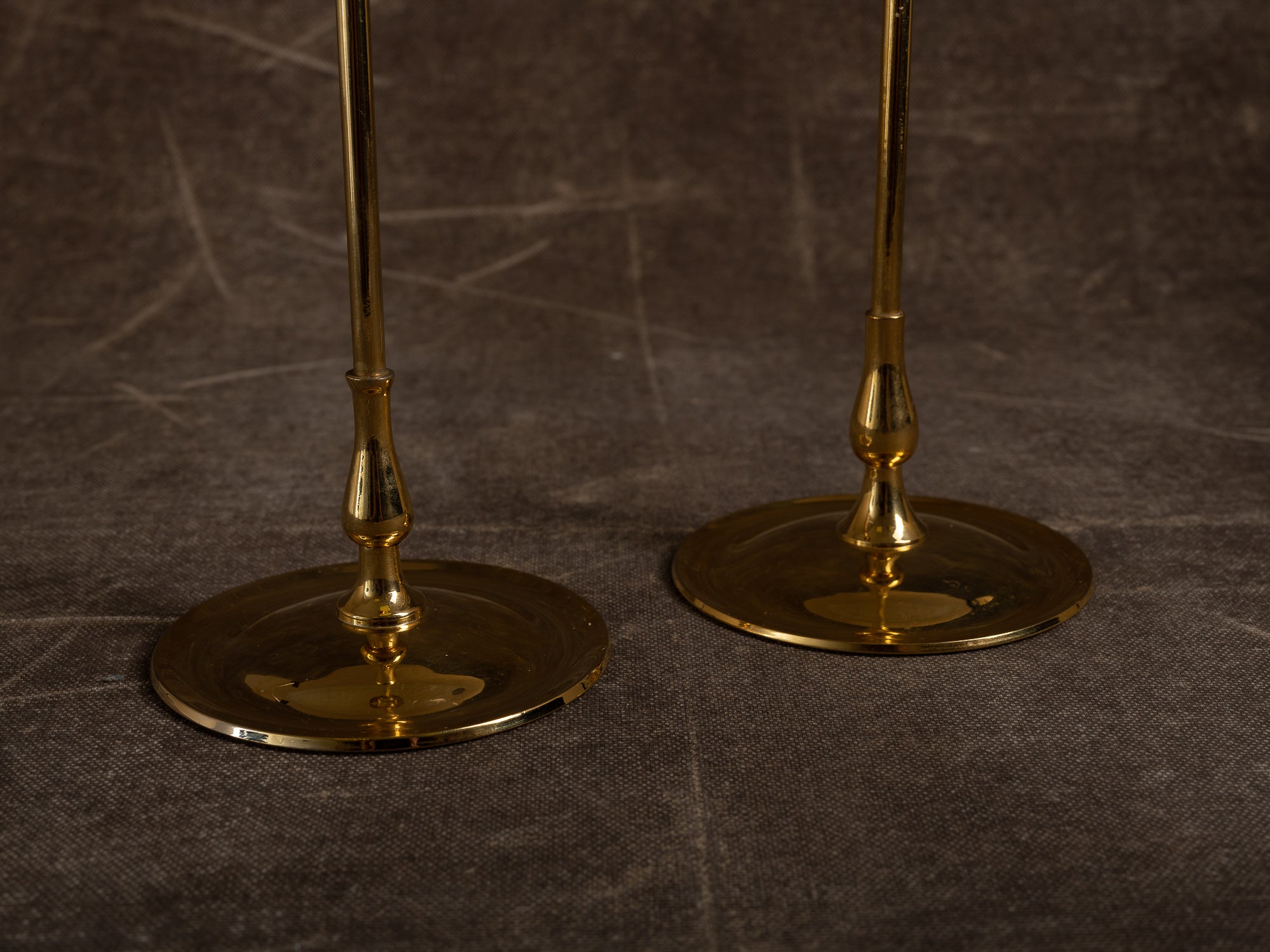 Paire de flambeaux, suiveur de Gunnar Ander, Suède (vers 1960)..Set of 2 candle holders, in the style of Gunnar Ander, Sweden (circa 1960)