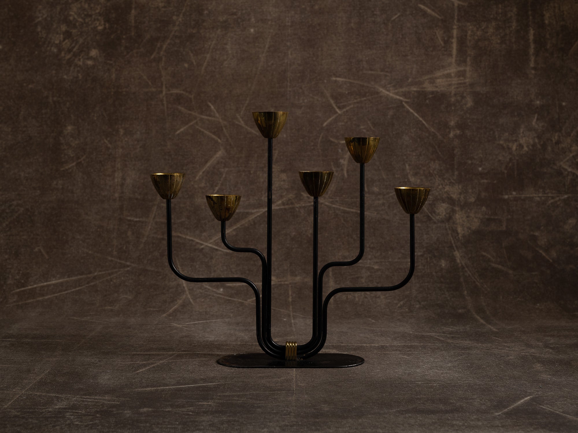 Candélabre modell 3231-77 par Gunnar Ander pour Ystad Metall, Suède (vers 1959)..Huge modell 3231-77 candle holder by Gunnar Ander for Ystad Metall, Sweden (circa 1959)