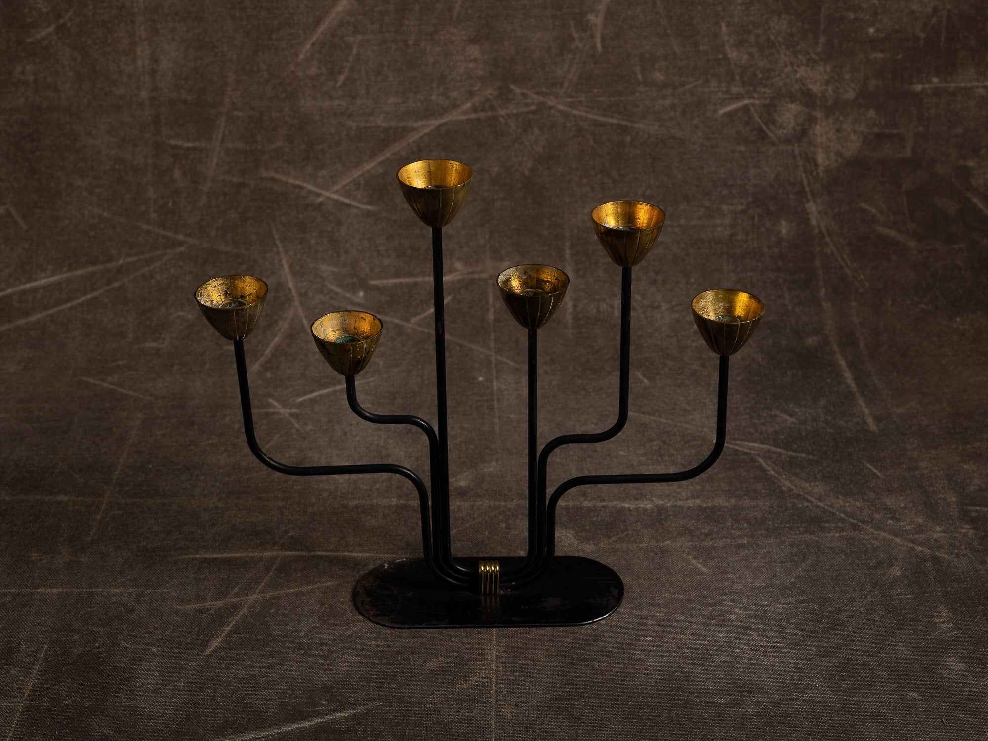 Candélabre modell 3231-77 par Gunnar Ander pour Ystad Metall, Suède (vers 1959)..Huge modell 3231-77 candle holder by Gunnar Ander for Ystad Metall, Sweden (circa 1959)
