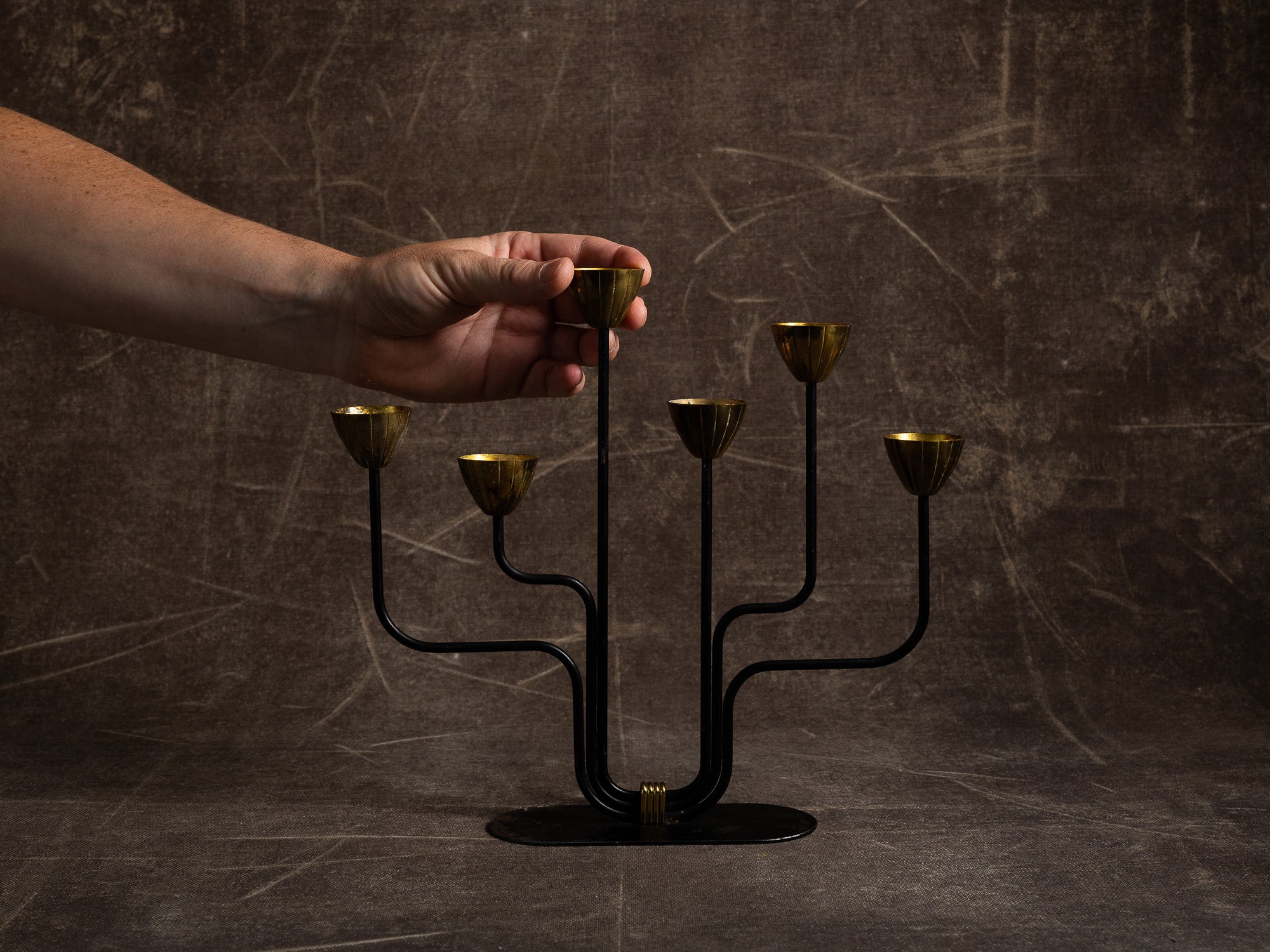 Candélabre modell 3231-77 par Gunnar Ander pour Ystad Metall, Suède (vers 1959)..Huge modell 3231-77 candle holder by Gunnar Ander for Ystad Metall, Sweden (circa 1959)