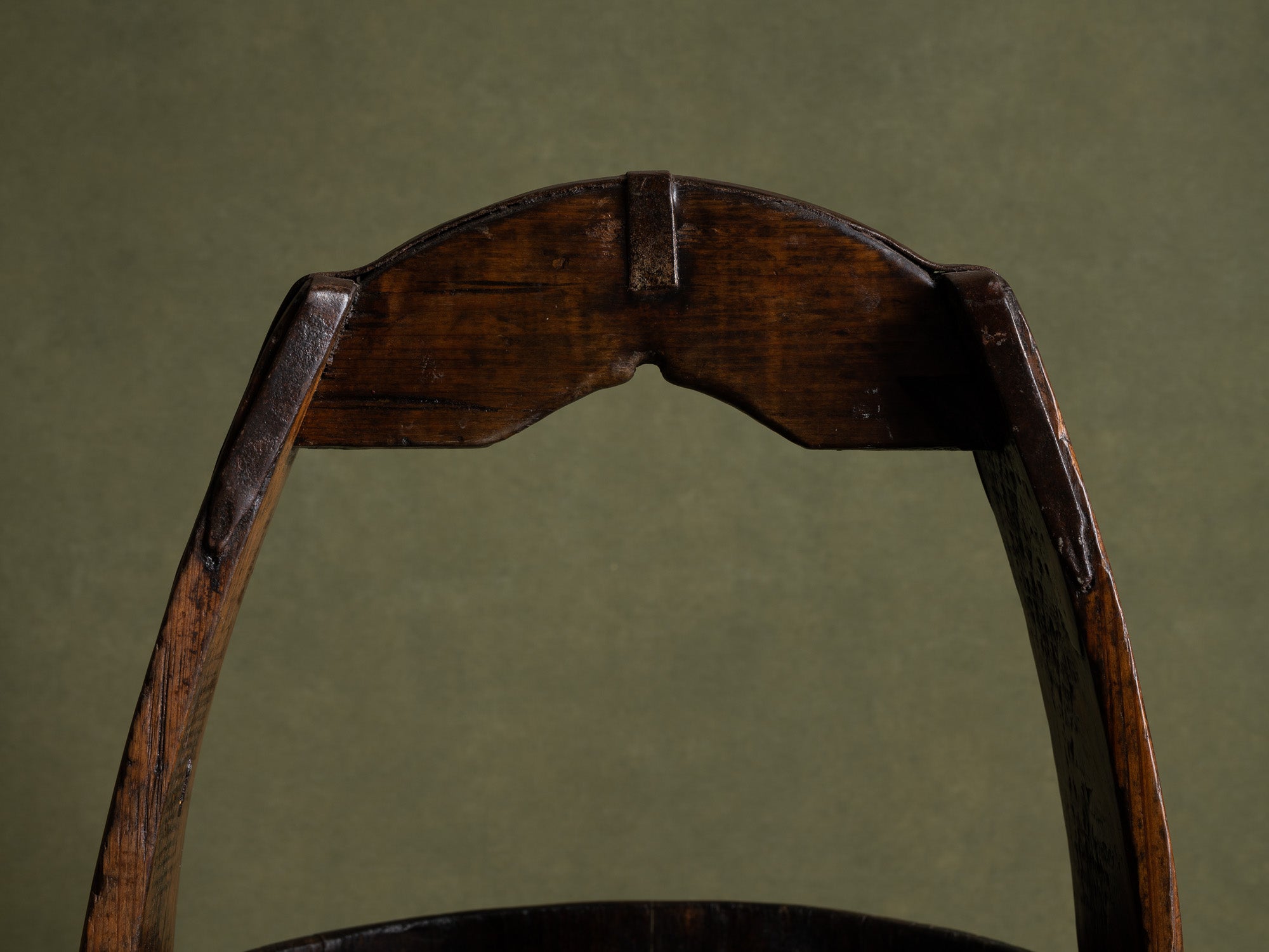 Seau de palanche en bois, Chine (fin du XIXe / début du XXe siècle)..Nice well bucket wood, China (late 19th / early 20th century)