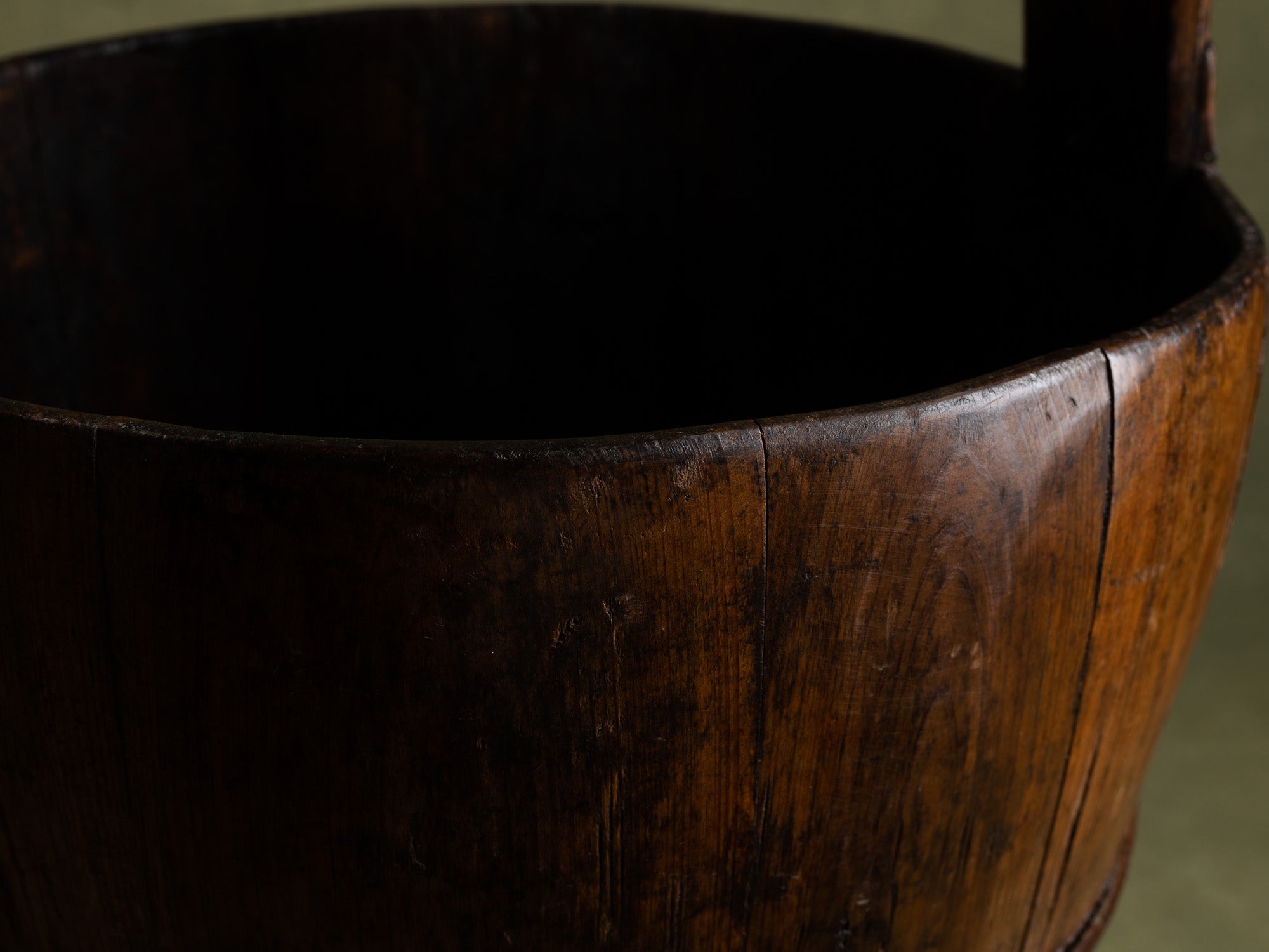 Seau de palanche en bois, Chine (fin du XIXe / début du XXe siècle)..Nice well bucket wood, China (late 19th / early 20th century)