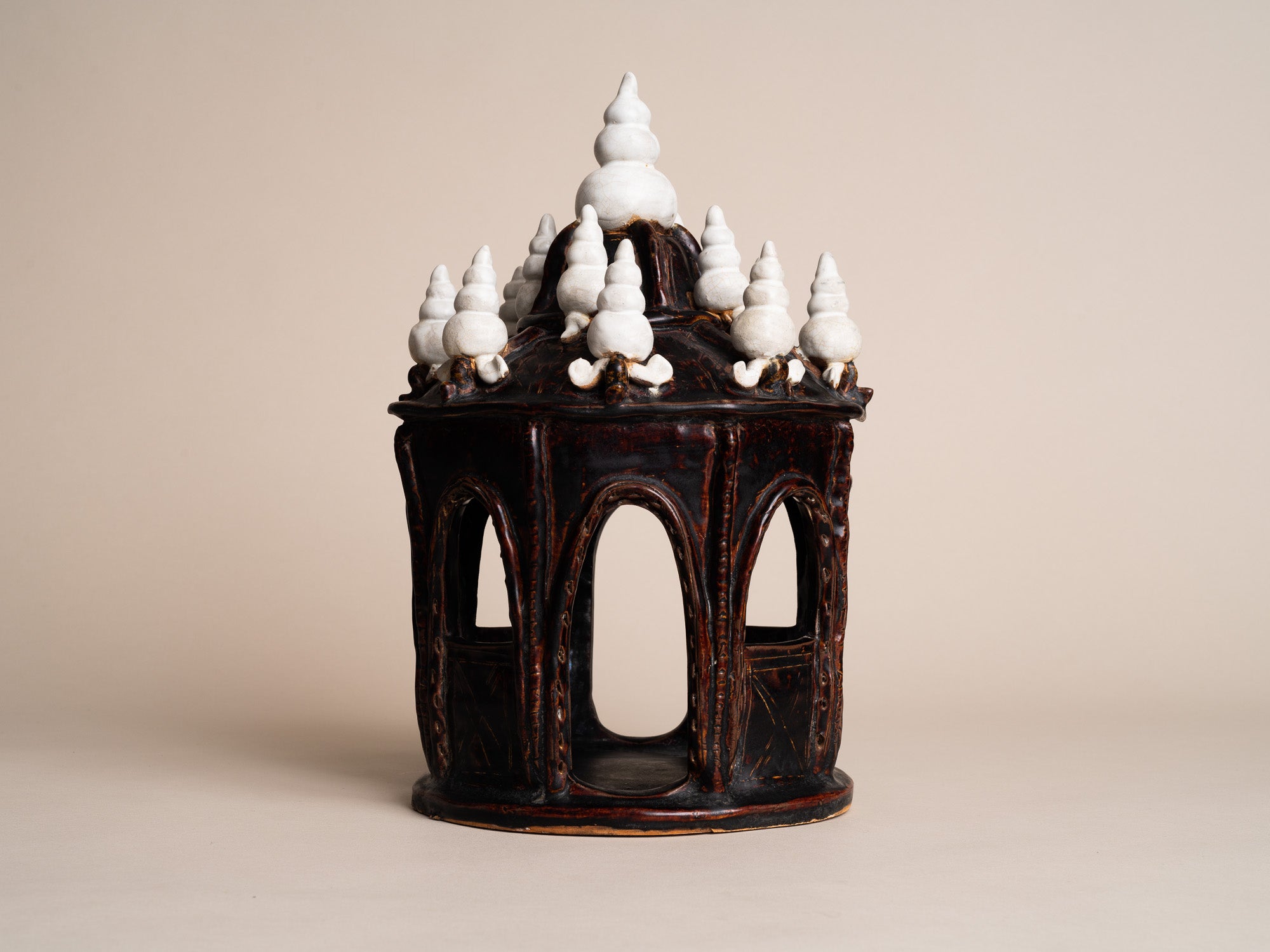 Sanphraphum, Maison des esprits chao thi en terre vernissée, Thaïlande (première moitié du XXe siècle)..Sanphraphum,chao thi slipware ghost house, Thaïland (first half of XXth century)