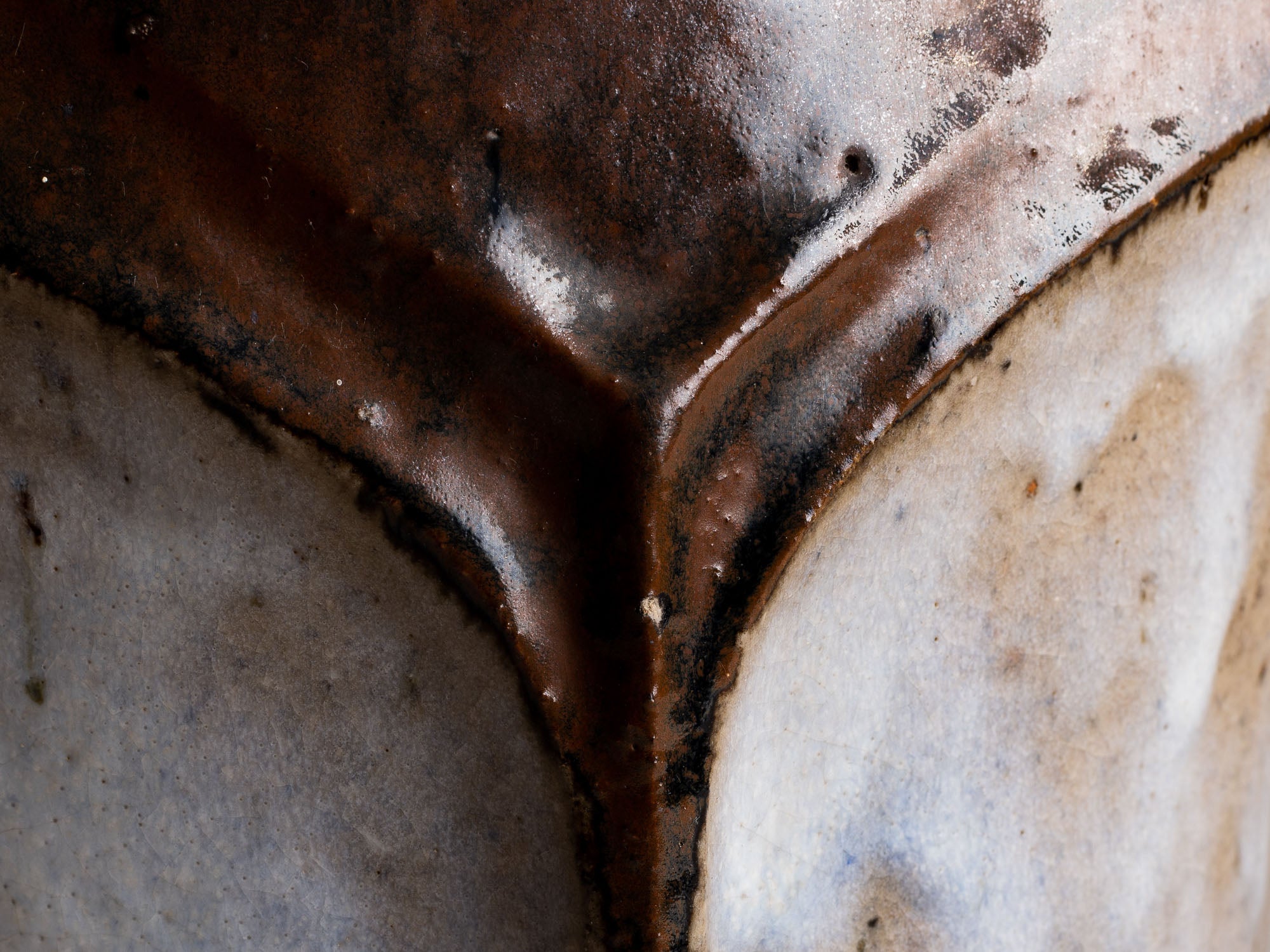 Sculpture biomorphique en grès de François Baumlin, France (1973)..Biomorphic stoneware sculpture by François Baumlin, France (1973)
