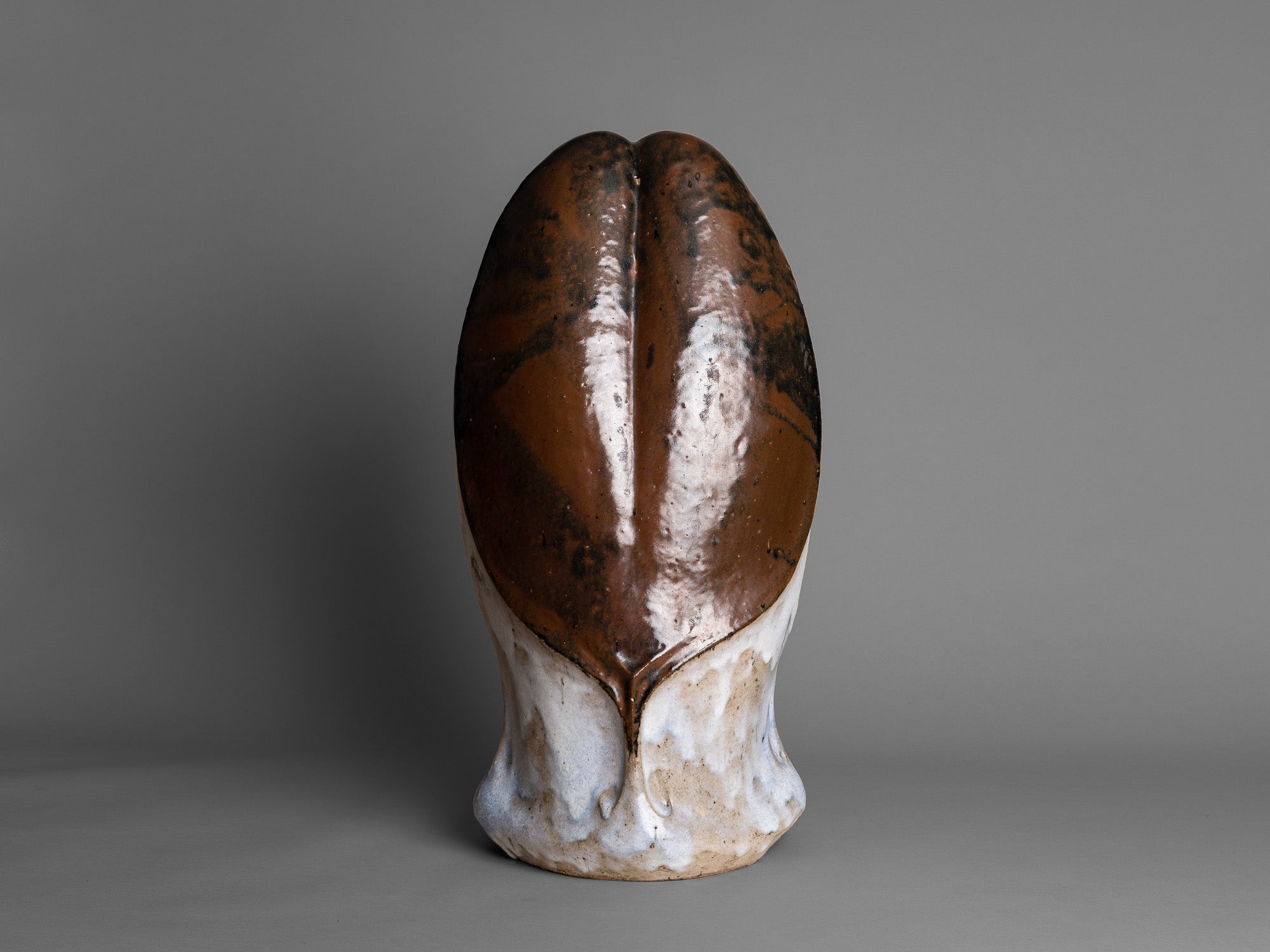 Sculpture biomorphique en grès de François Baumlin, France (1973)..Biomorphic stoneware sculpture by François Baumlin, France (1973)