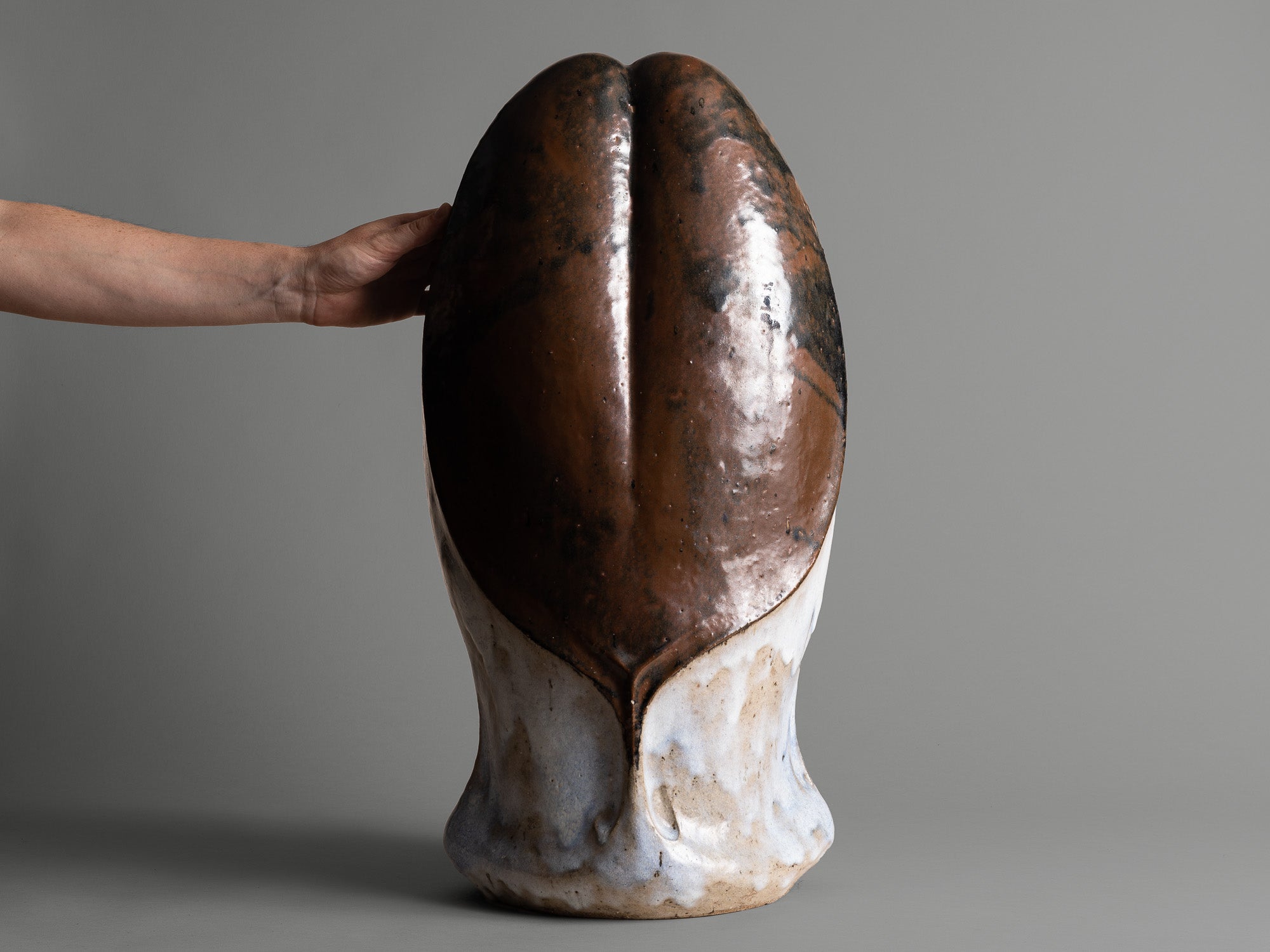 Sculpture biomorphique en grès de François Baumlin, France (1973)..Biomorphic stoneware sculpture by François Baumlin, France (1973)