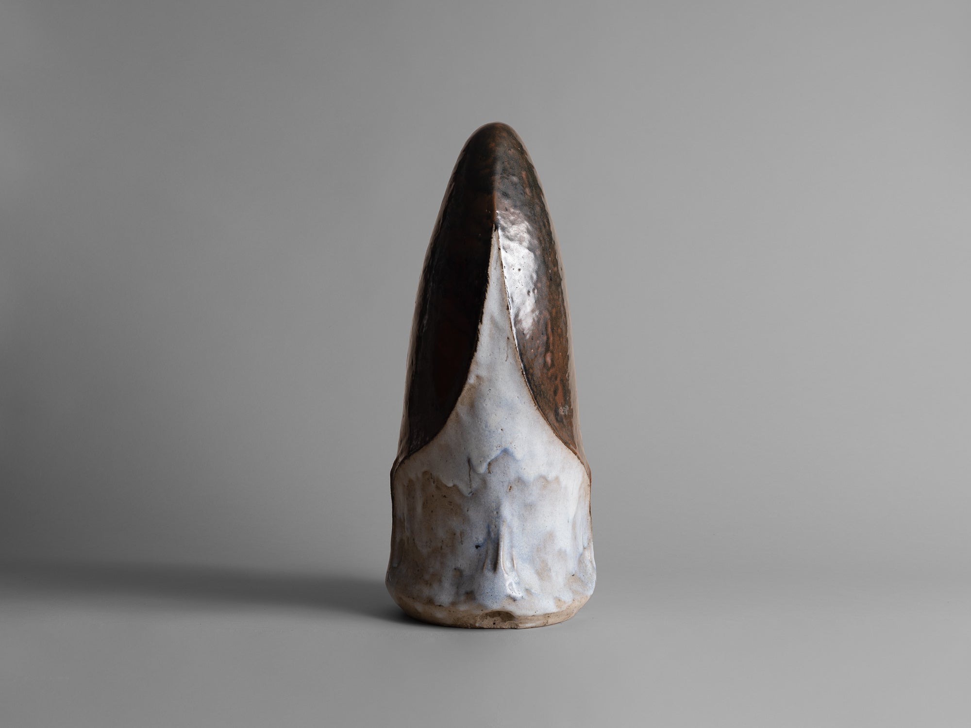 Sculpture biomorphique en grès de François Baumlin, France (1973)..Biomorphic stoneware sculpture by François Baumlin, France (1973)