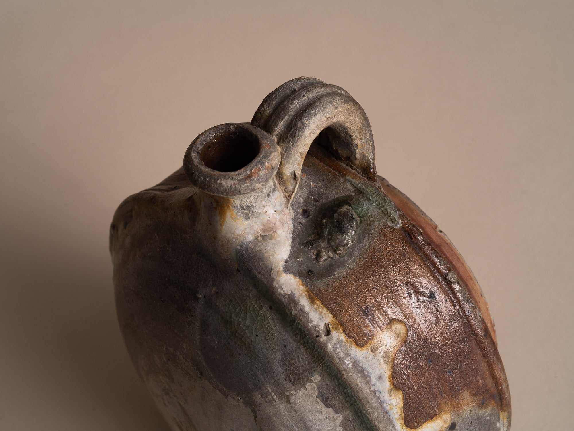 Gourde en grès de Puisaye, France (XVIIe / XVIIIe siècles)..Stoneware folk gourd by anonymous Puisaye potters, France (17th / 18th century)