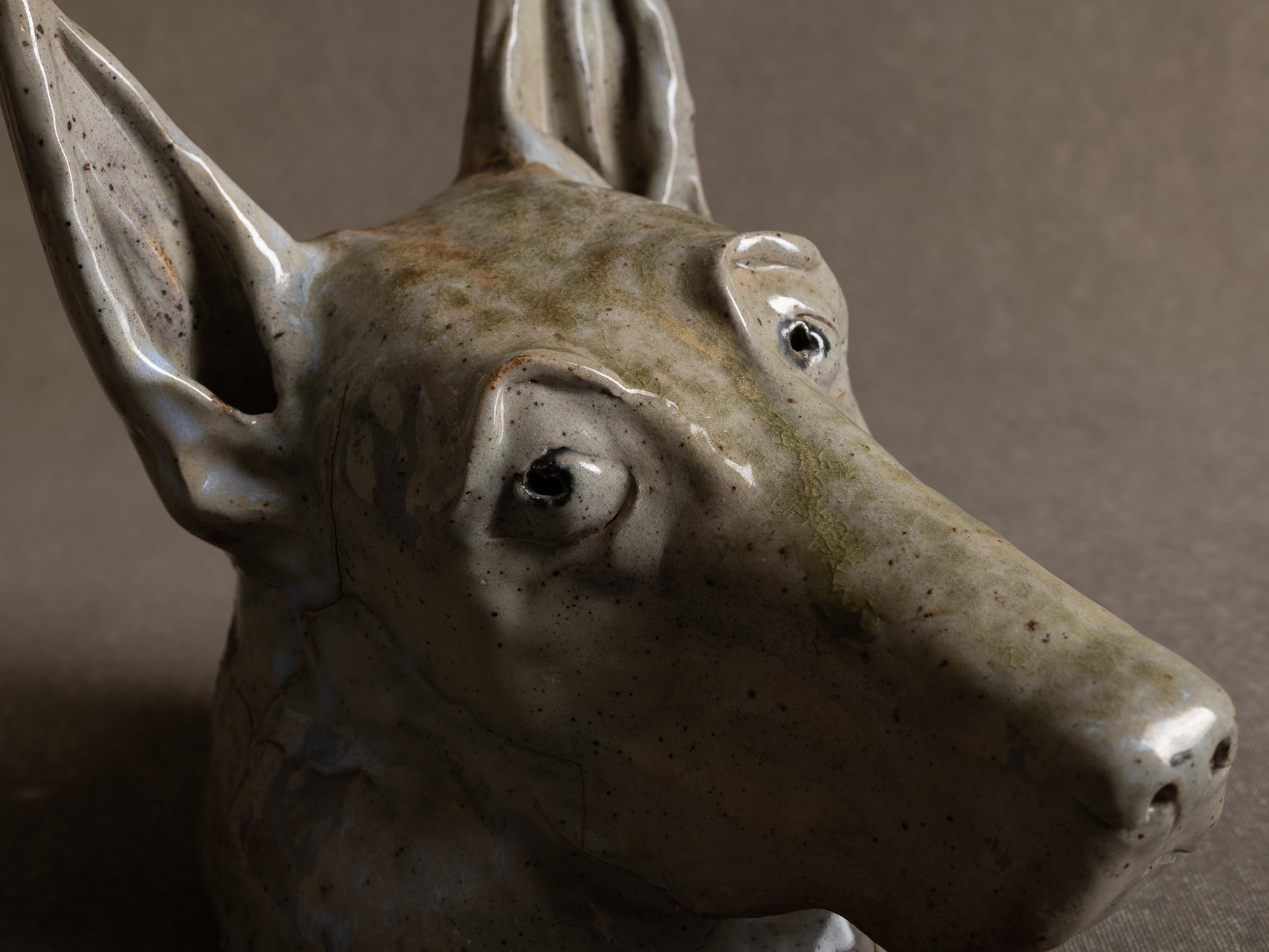 Sculpture "berger" en grès de La Borne, France (1997).."Shepherd" dog sculpture in stoneware, La Borne, France (1997)