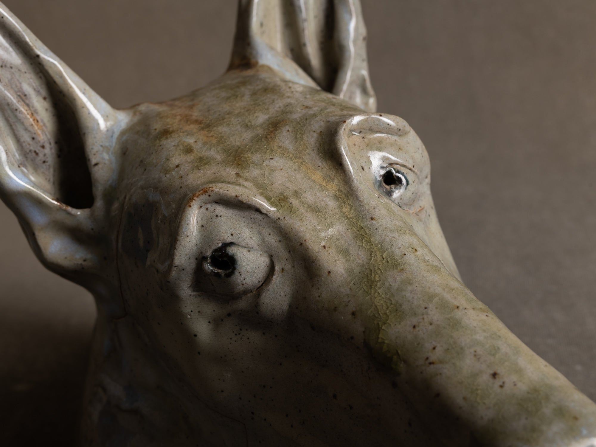 Sculpture "berger" en grès de La Borne, France (1997).."Shepherd" dog sculpture in stoneware, La Borne, France (1997)