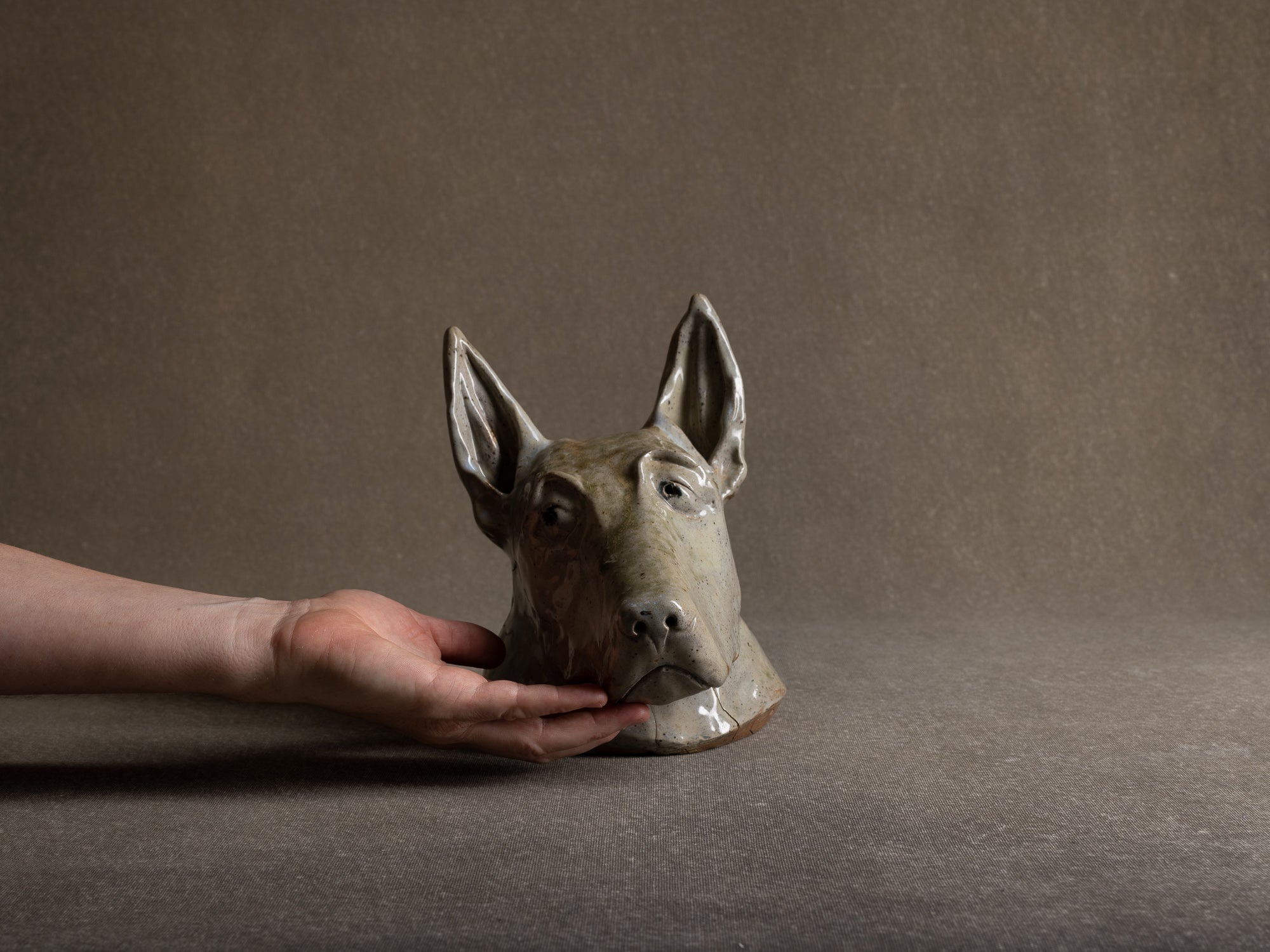 Sculpture "berger" en grès de La Borne, France (1997).."Shepherd" dog sculpture in stoneware, La Borne, France (1997)
