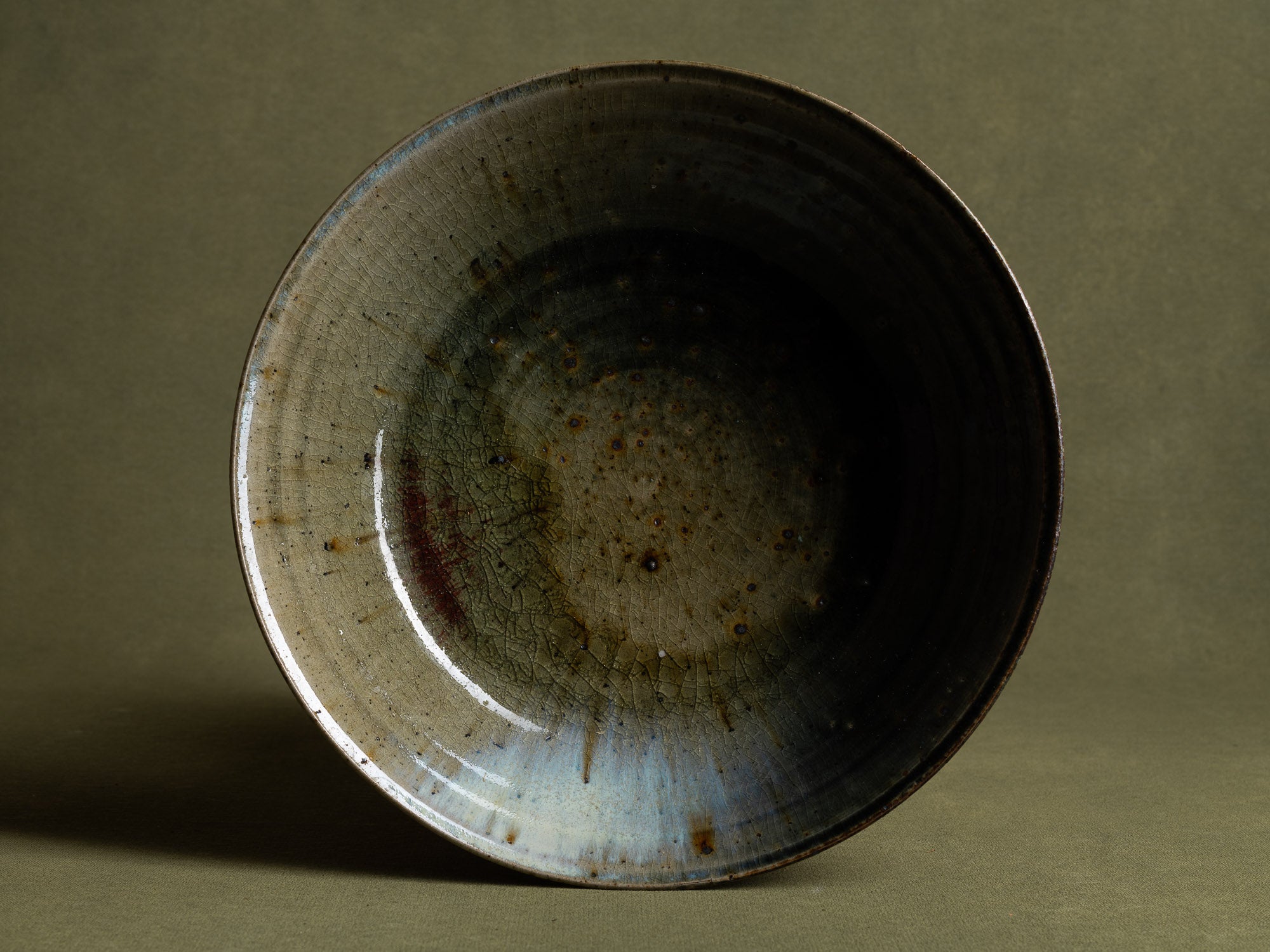 Grande coupe en grès émaillé de Raoul Favretto à La Borne, France (vers 1976-80)..Large glazed stoneware bowl by Raoul Favretto in La Borne, France (circa 1976-80)