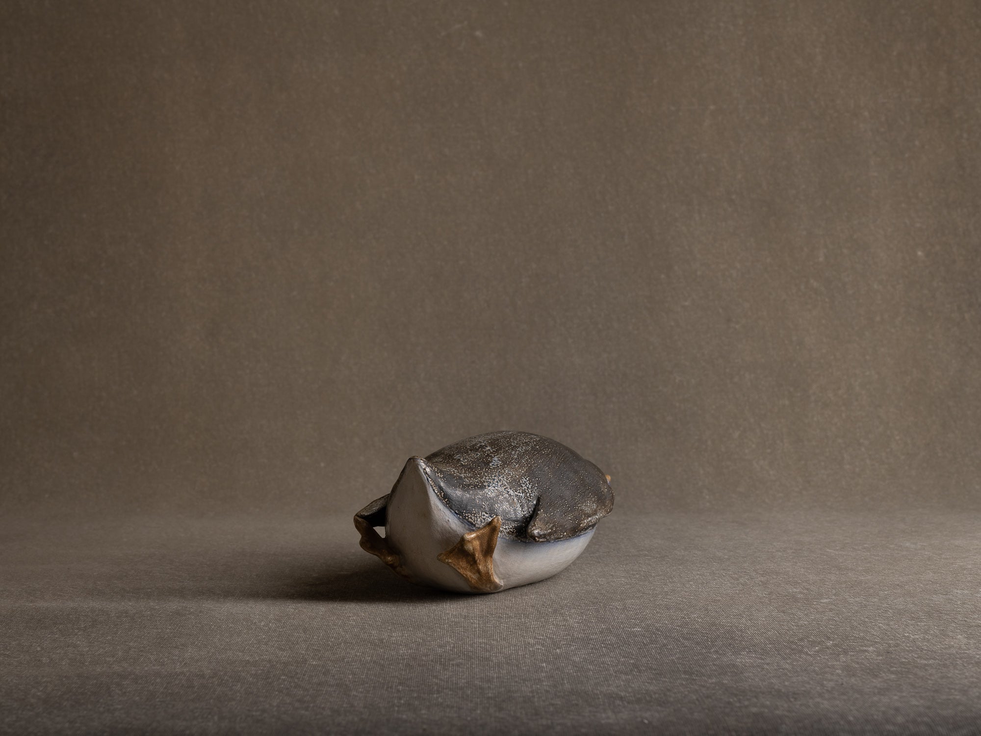 Sculpture "manchot" en grès salé de l'Atelier St. Joris, Pays-Bas (1973).."Penguin" sculpture in salted stoneware from St. Joris Atelier, Netherlands (1973)