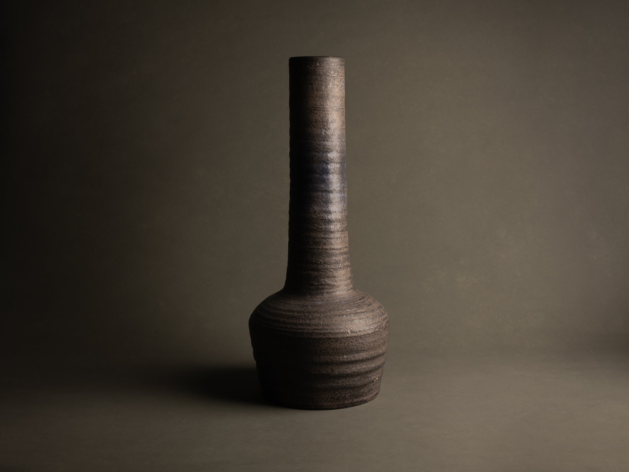 Monumental vase de sol par Piet Knepper pour Mobach, Pays-Bas (1971)..Huge floor Vase by Piet Knepper for Mobach, Netherlands (1971)