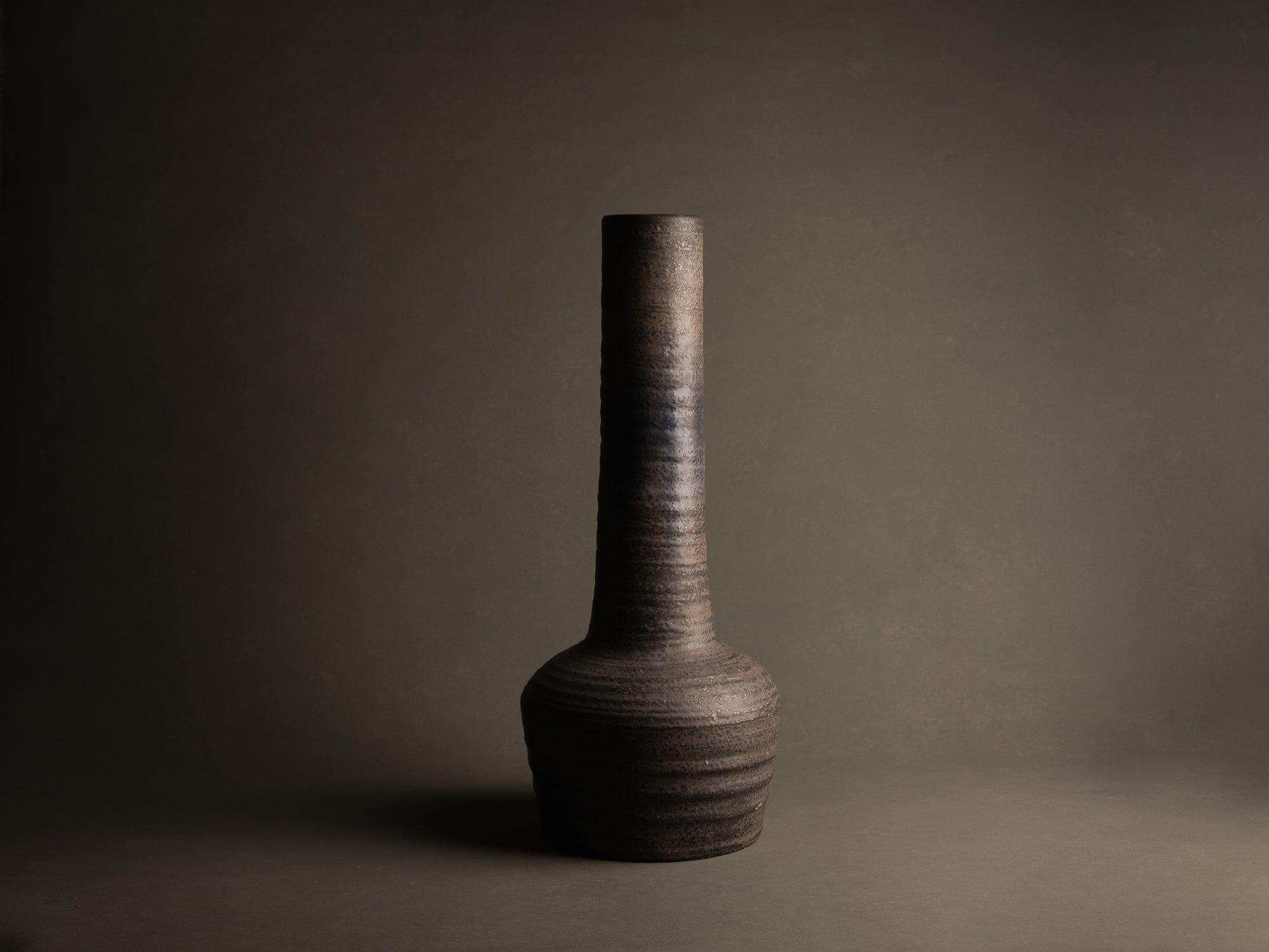 Monumental vase de sol par Piet Knepper pour Mobach, Pays-Bas (1971)..Huge floor Vase by Piet Knepper for Mobach, Netherlands (1971)