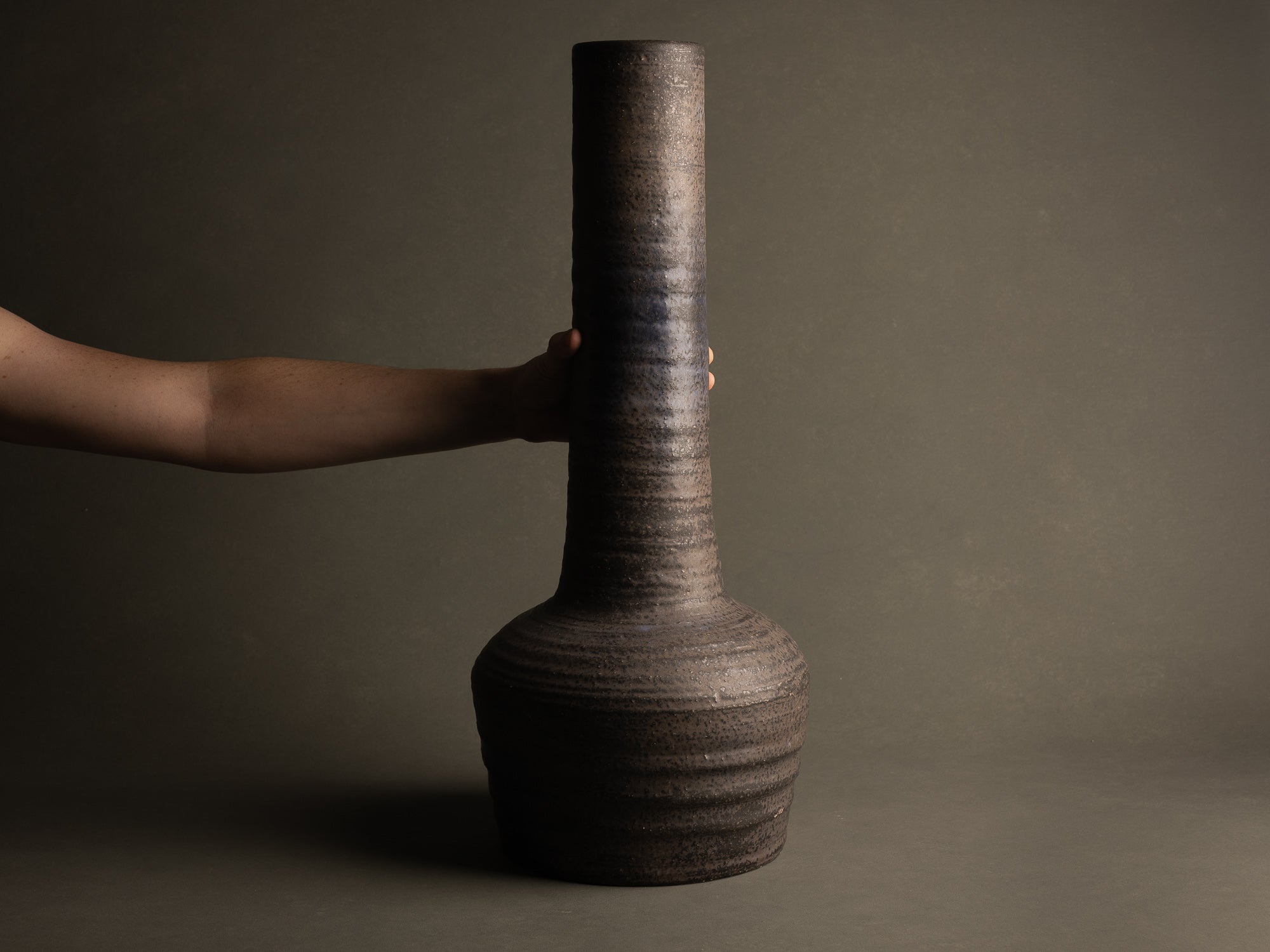 Monumental vase de sol par Piet Knepper pour Mobach, Pays-Bas (1971)..Huge floor Vase by Piet Knepper for Mobach, Netherlands (1971)