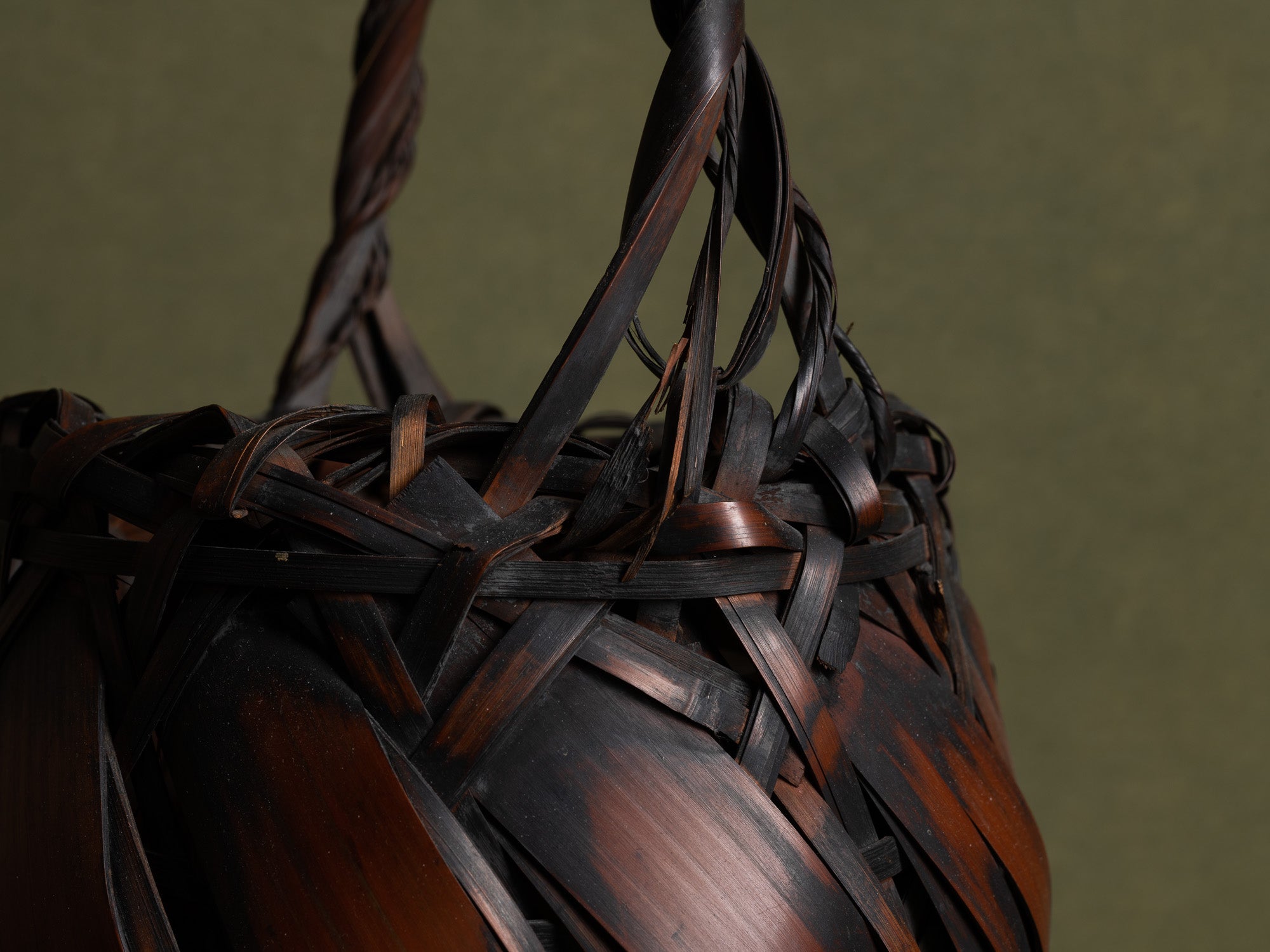 Hanakago, vase à fleur / panier boule pour l'ikebana, Japon (Ère Shōwa)..Hanakago, Ikebana bamboo basket flower vase, Japan (Late Meiji era to Early Shōwa era)