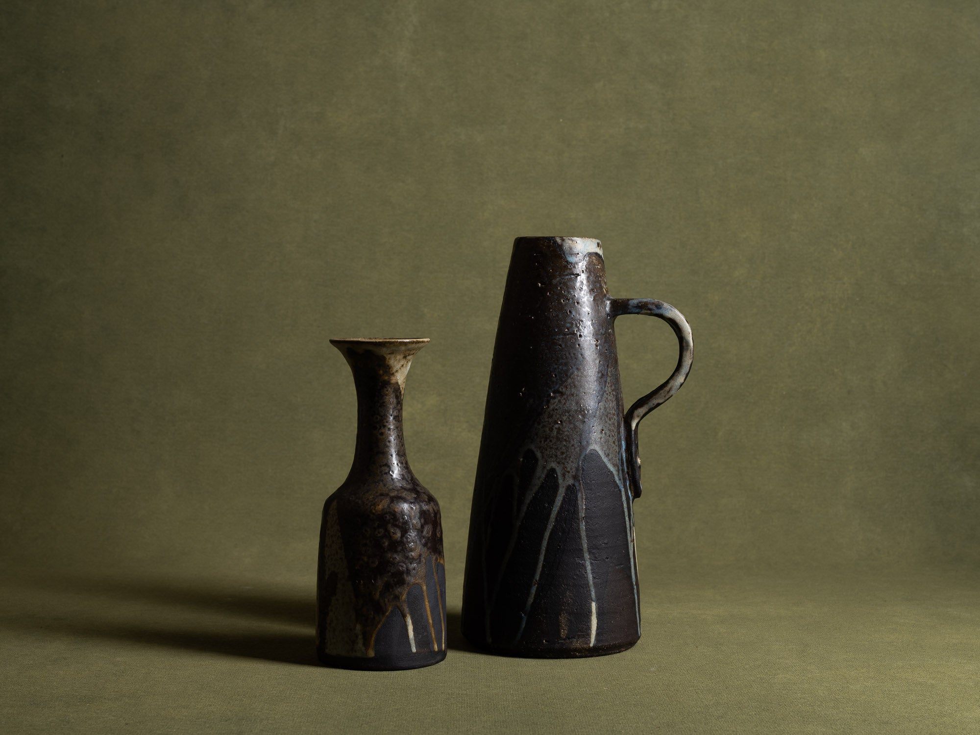 Petit vase en grès par Hannie Mein, Pays-Bas (vers 1970)..Vase by Hannie Mein, Netherlands (circa 1970)
