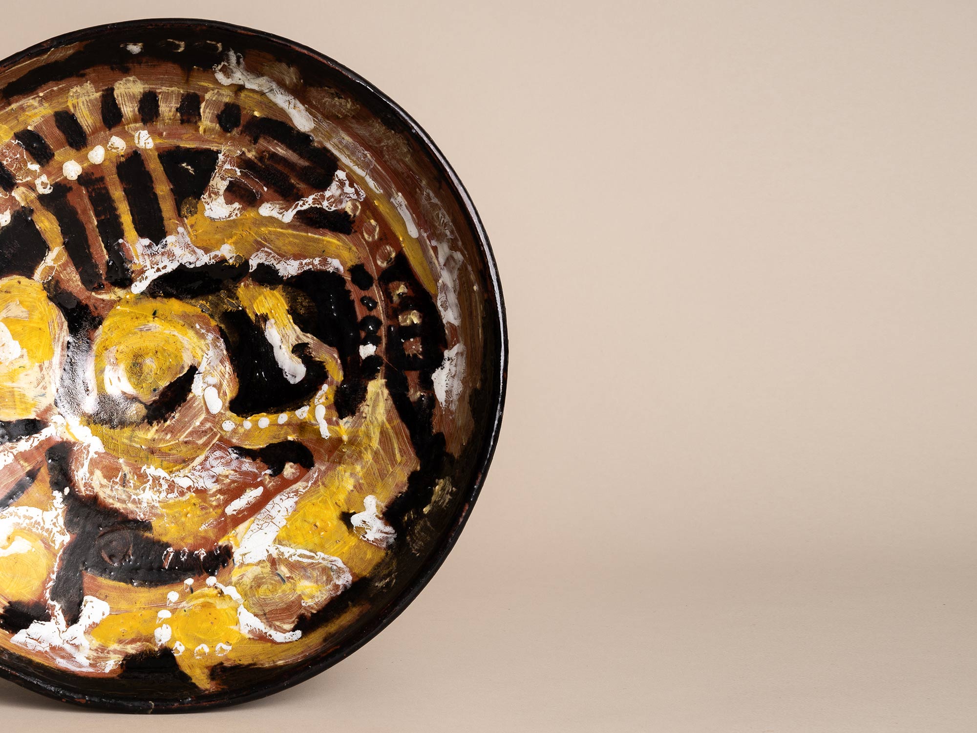 Rare coupe murale par Hertha Hillfon, Suède (1964)..Early ceramic Wall hanging bowl by Hertha Hillfon, Sweden (1964)