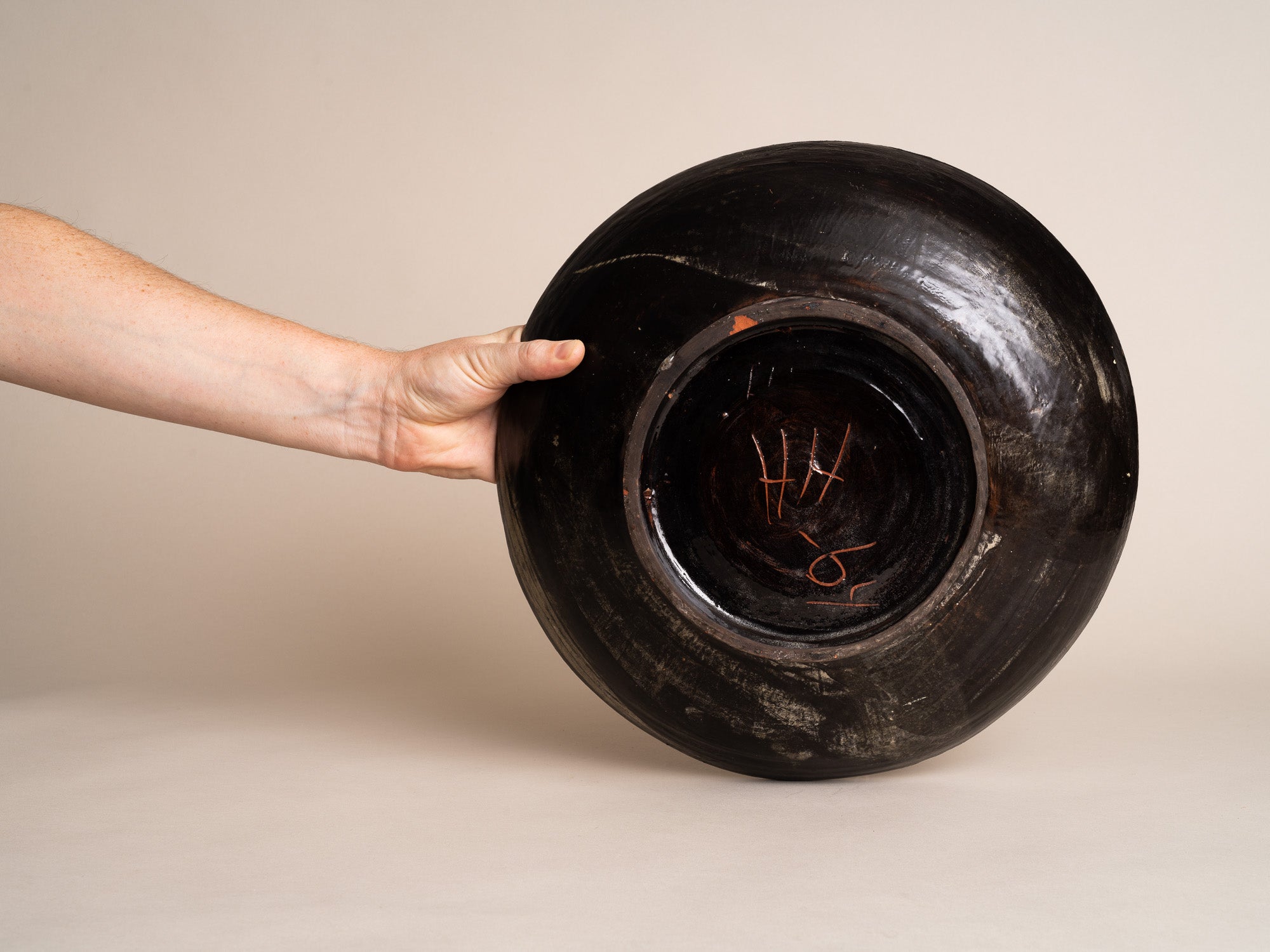 Rare coupe murale par Hertha Hillfon, Suède (1964)..Early ceramic Wall hanging bowl by Hertha Hillfon, Sweden (1964)