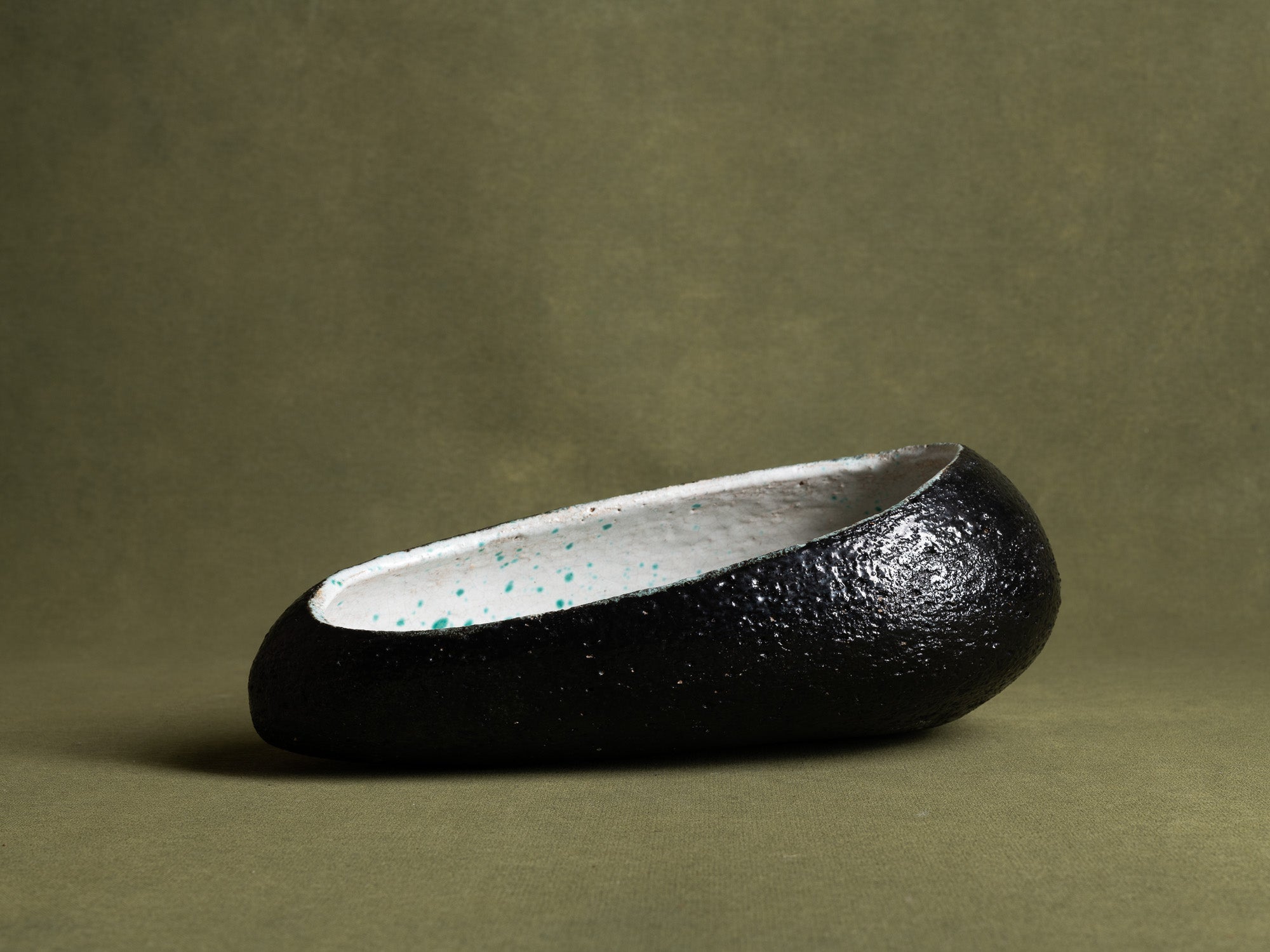 Importante coupe biomorphique par Hugo de Putter & Ria Blansaer pour Hugria, Belgique (vers 1963)..Large biomorphic bowl by Hugo de Putter & Victoria Blansaer for Hugria, Belgium (circa 1963)