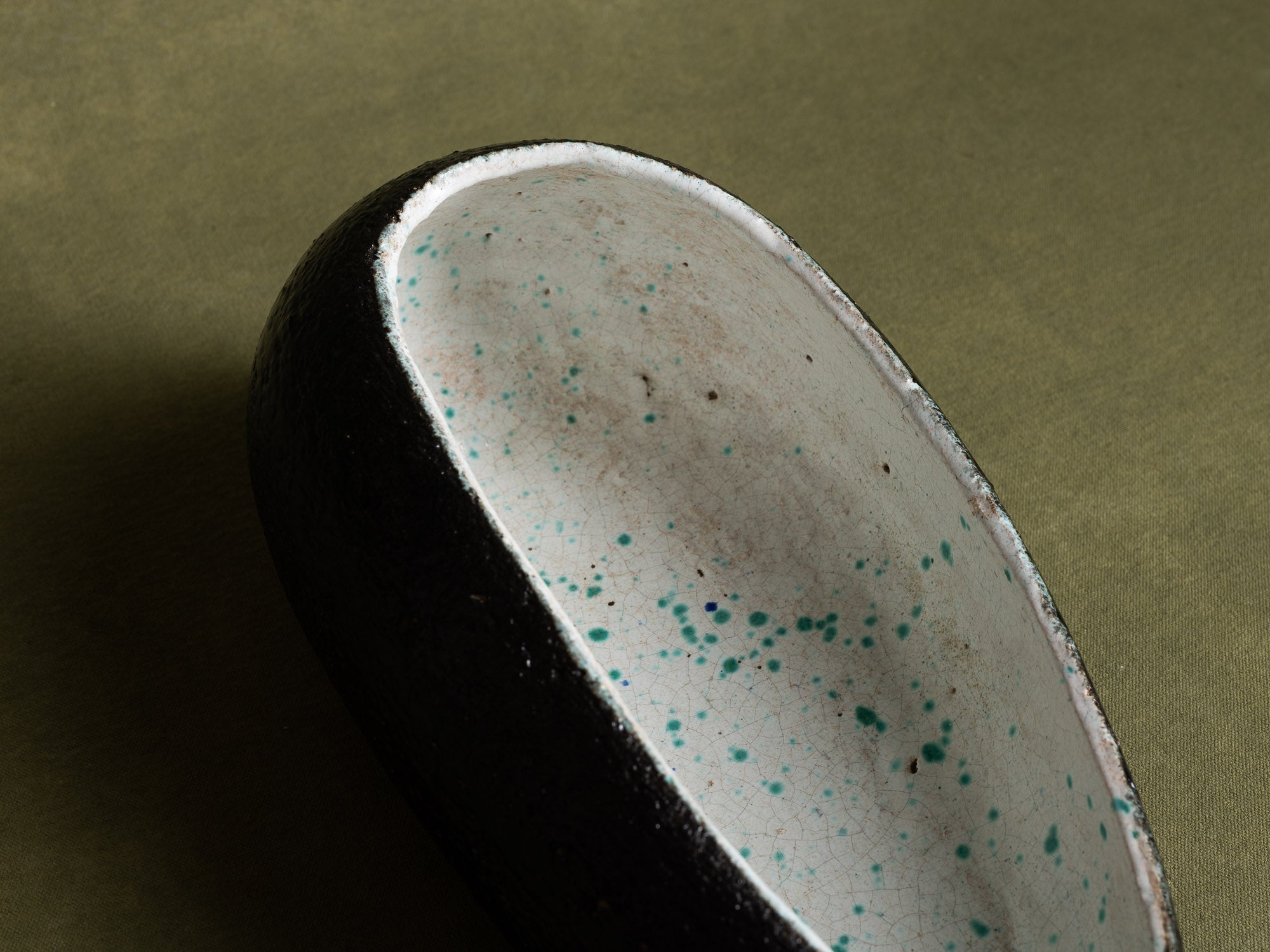 Importante coupe biomorphique par Hugo de Putter & Ria Blansaer pour Hugria, Belgique (vers 1963)..Large biomorphic bowl by Hugo de Putter & Victoria Blansaer for Hugria, Belgium (circa 1963)