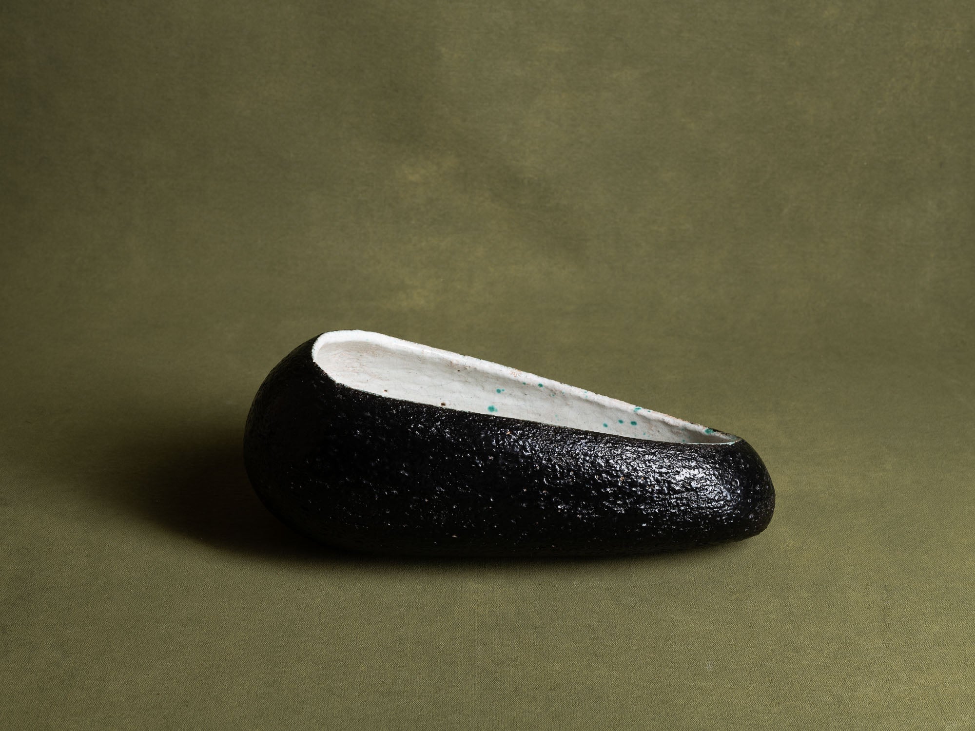 Importante coupe biomorphique par Hugo de Putter & Ria Blansaer pour Hugria, Belgique (vers 1963)..Large biomorphic bowl by Hugo de Putter & Victoria Blansaer for Hugria, Belgium (circa 1963)
