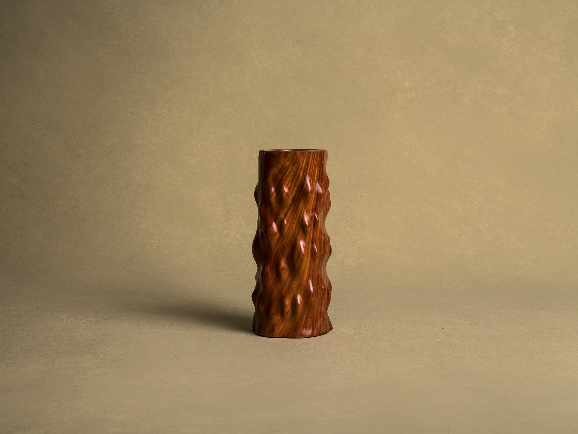 Vase pour l'ikebana en bois pour la cérémonie du thé, Japon (Ère Shōwa)..Wooden flower vase for ikebana and tea ceremony, Japan (Shōwa era)
