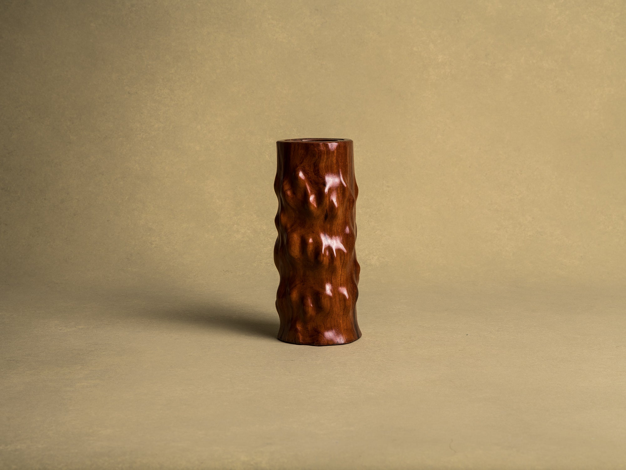 Vase pour l'ikebana en bois pour la cérémonie du thé, Japon (Ère Shōwa)..Wooden flower vase for ikebana and tea ceremony, Japan (Shōwa era)