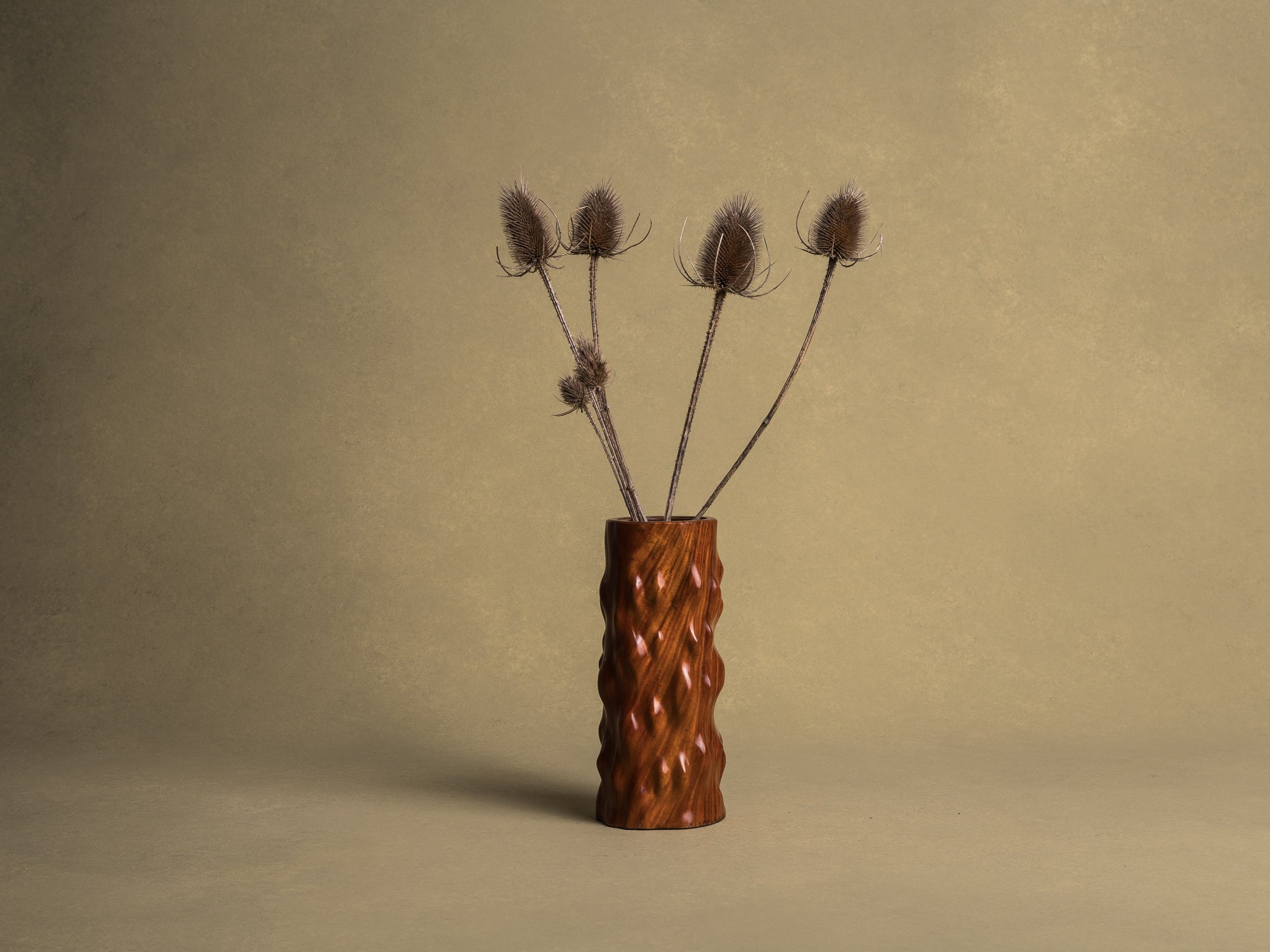 Vase pour l'ikebana en bois pour la cérémonie du thé, Japon (Ère Shōwa)..Wooden flower vase for ikebana and tea ceremony, Japan (Shōwa era)