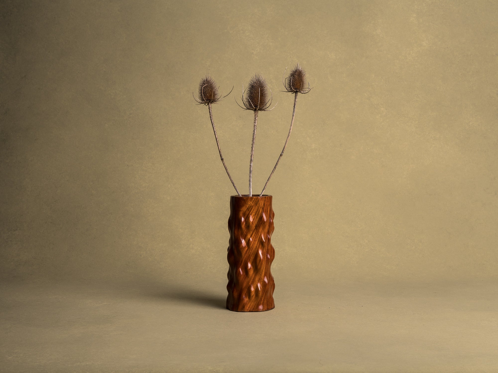 Vase pour l'ikebana en bois pour la cérémonie du thé, Japon (Ère Shōwa)..Wooden flower vase for ikebana and tea ceremony, Japan (Shōwa era)