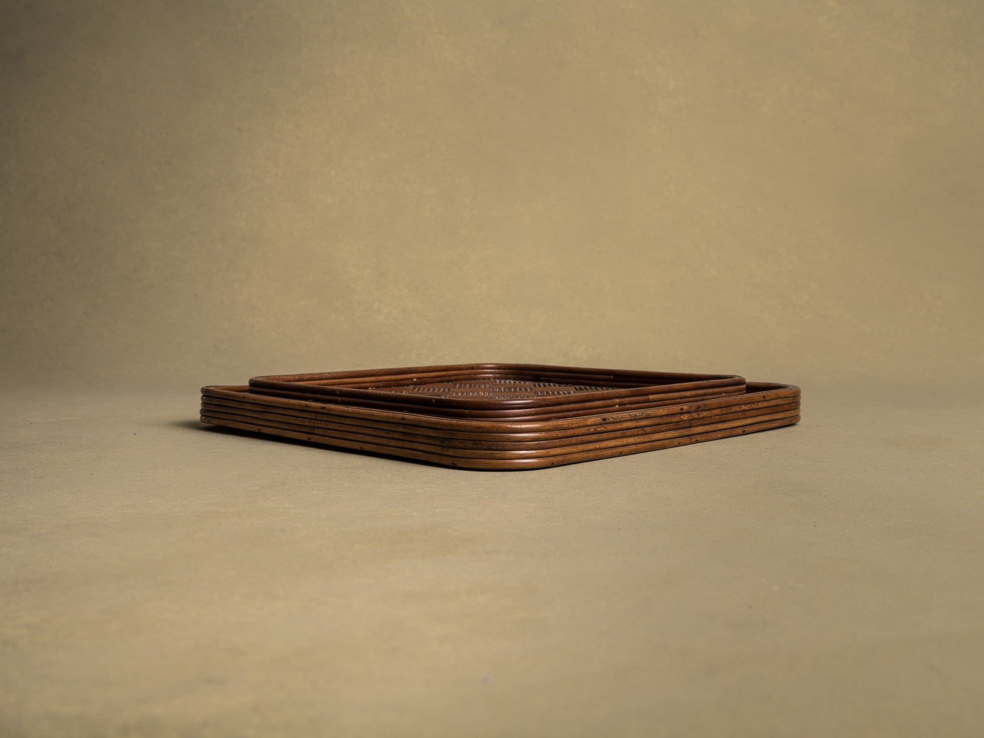 Ensemble de 2 plateaux à thé pour la cérémonie du thé, Japon (vers 1920)..Mingei tea tray for senchabon tea ceremony, Japan (circa 1920)