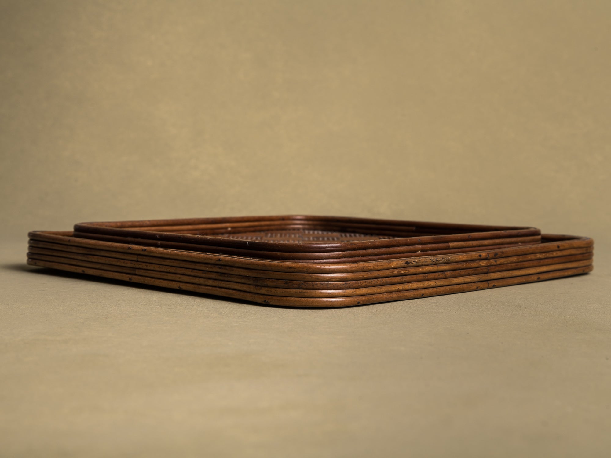 Ensemble de 2 plateaux à thé pour la cérémonie du thé, Japon (vers 1920)..Mingei tea tray for senchabon tea ceremony, Japan (circa 1920)