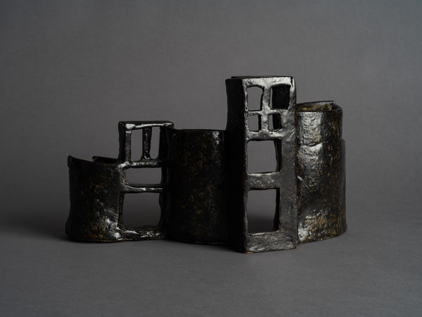 Vase‑sculpture de Jane Bass, États-Unis (vers 1970)..Large sculptural vase by Jane Bass, U.S.A. (circa 1970)
