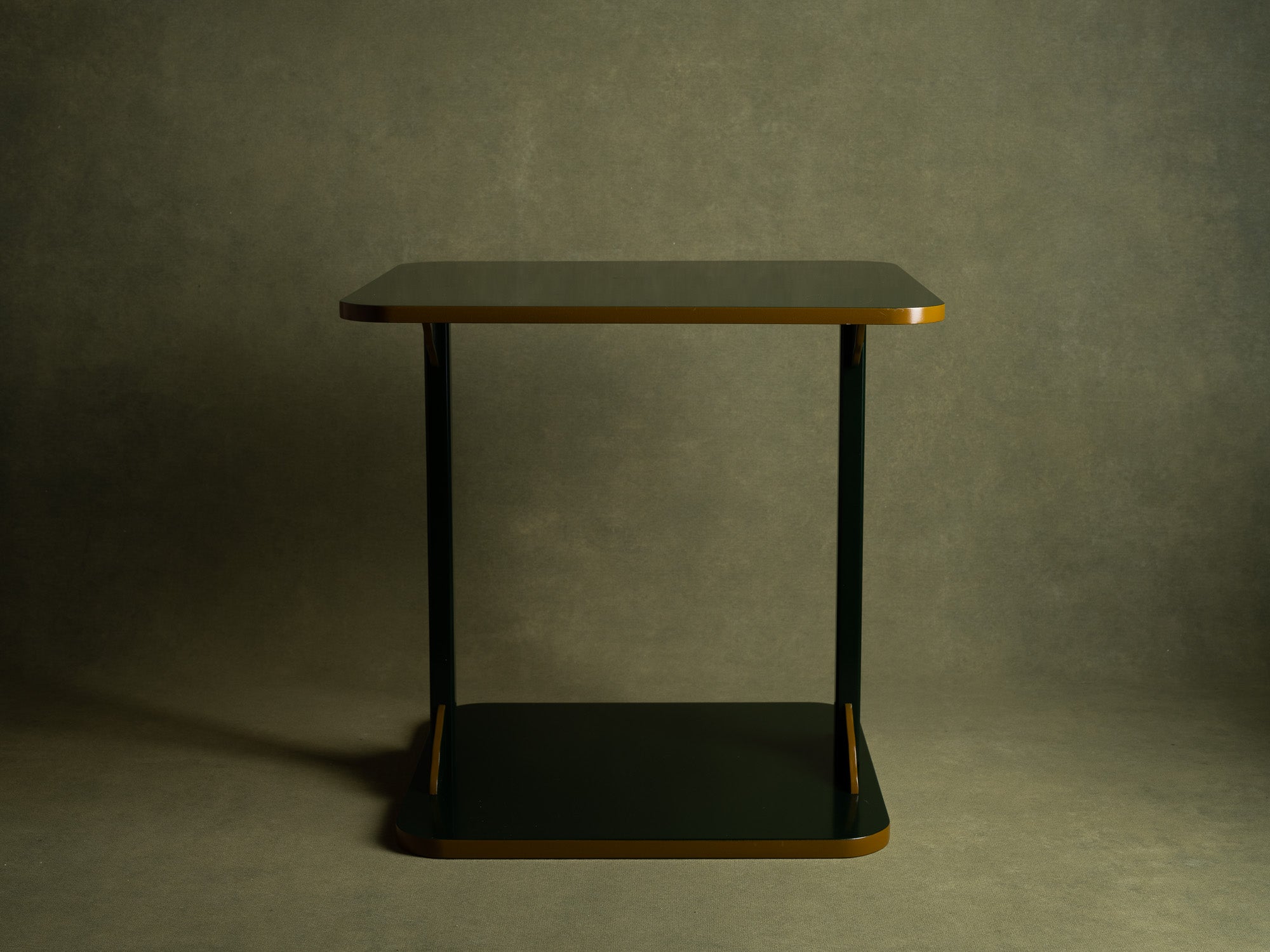 Table à thé Tana pour la cérémonie du thé / guéridon en laque, Japon (vers 1950-60)..Mingei Tana, tea ceremony table or stand / occasional table, Japan (circa 1950-60)