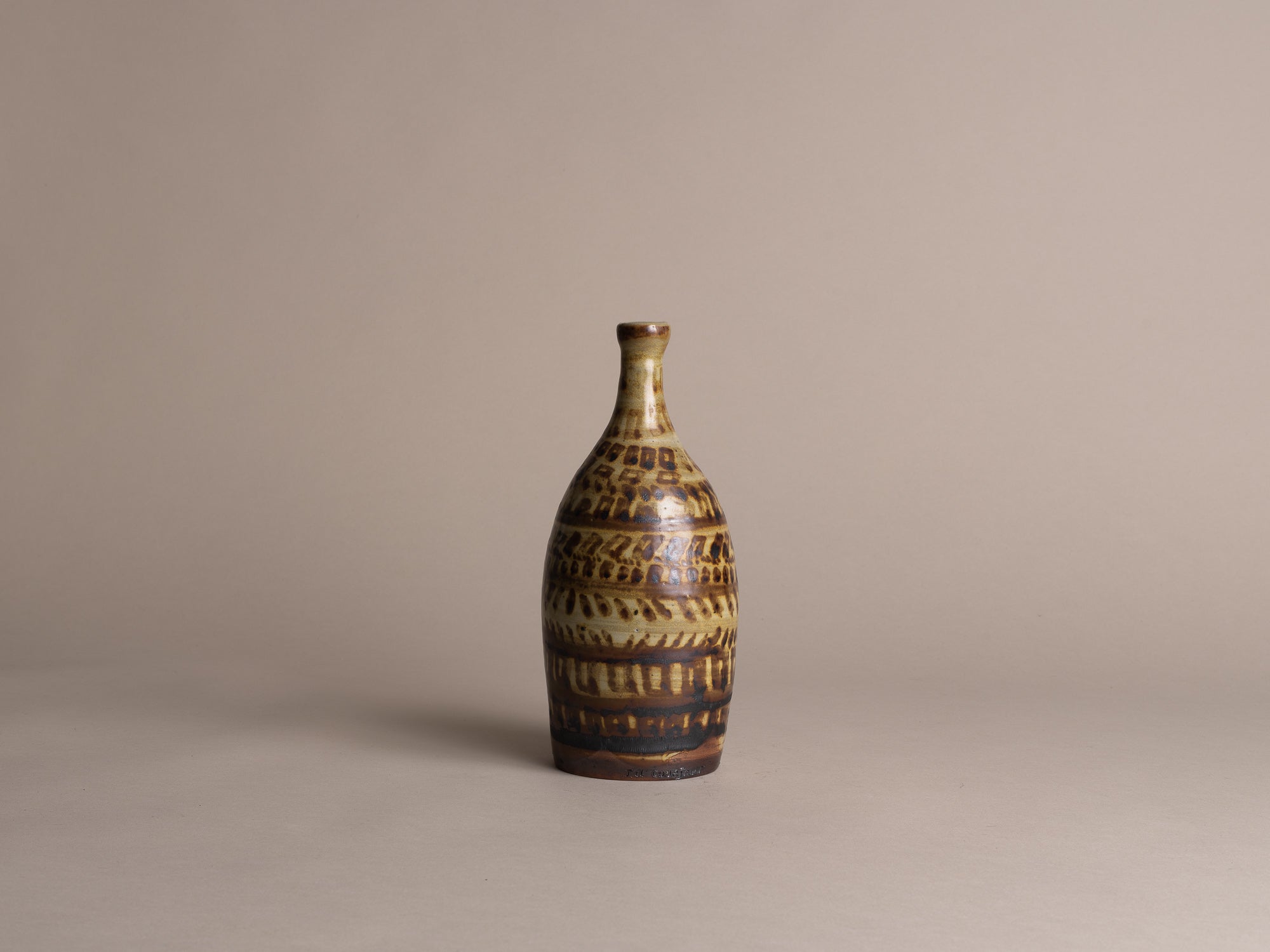 Vase africaniste de Jean-Claude Courjault, France (1962)..Africanist vase by Jean-Claude Courjault, France (1962)