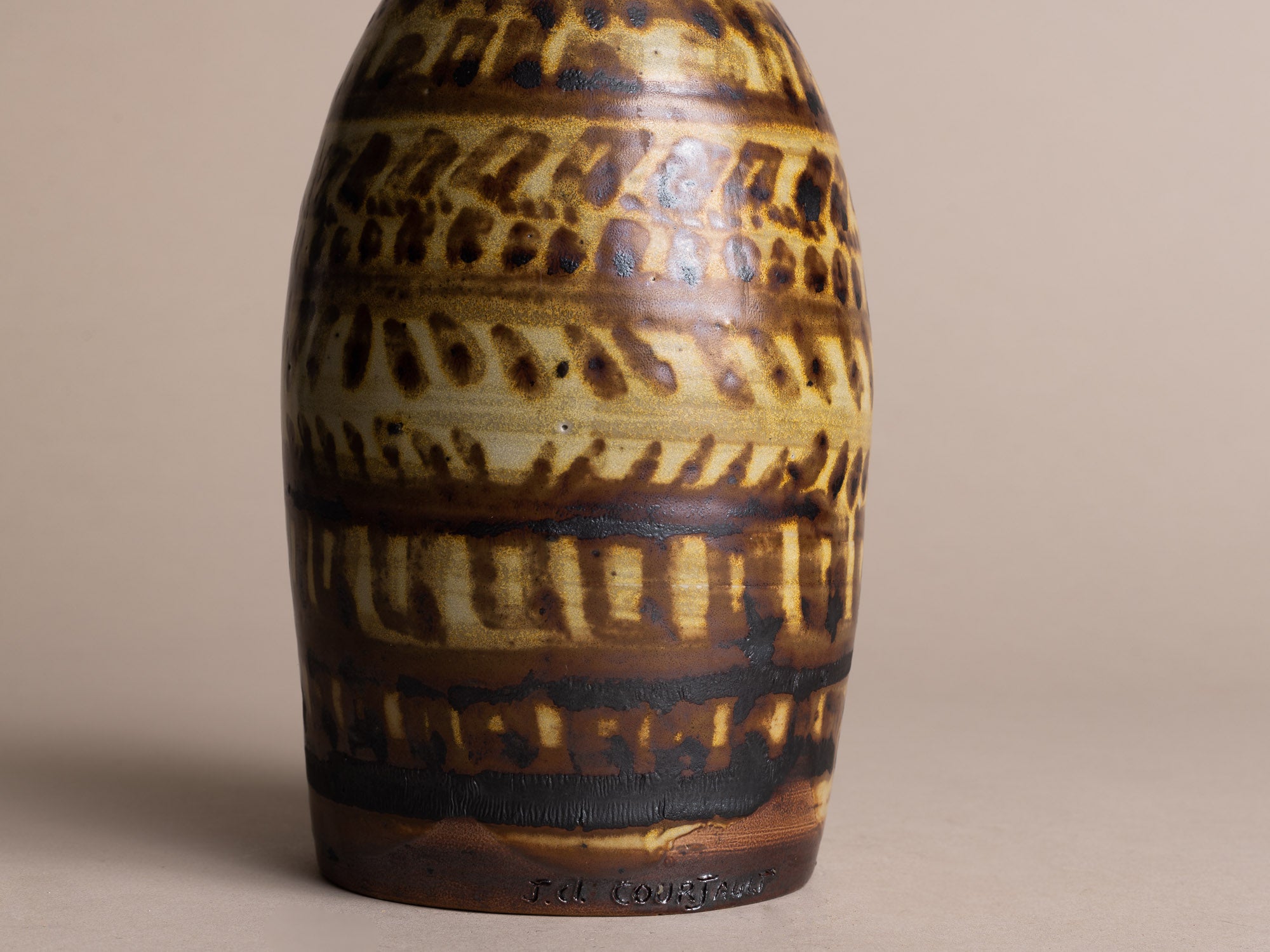 Vase africaniste de Jean-Claude Courjault, France (1962)..Africanist vase by Jean-Claude Courjault, France (1962)