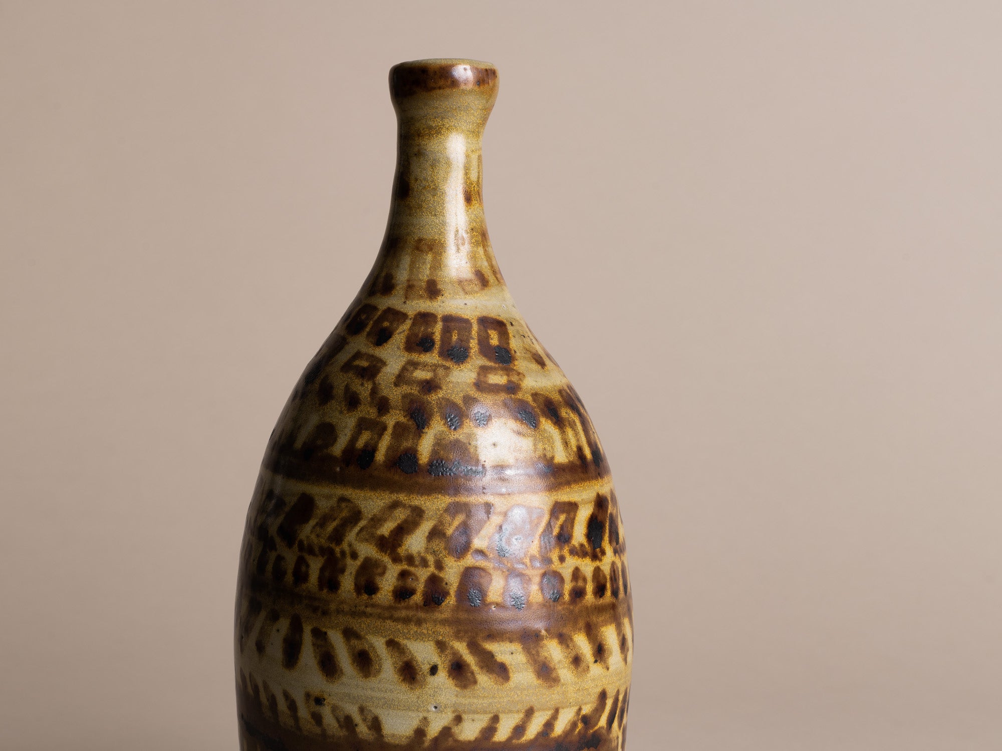 Vase africaniste de Jean-Claude Courjault, France (1962)..Africanist vase by Jean-Claude Courjault, France (1962)