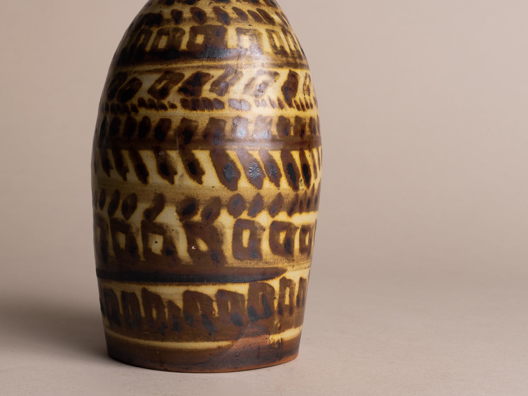 Vase africaniste de Jean-Claude Courjault, France (1962)..Africanist vase by Jean-Claude Courjault, France (1962)