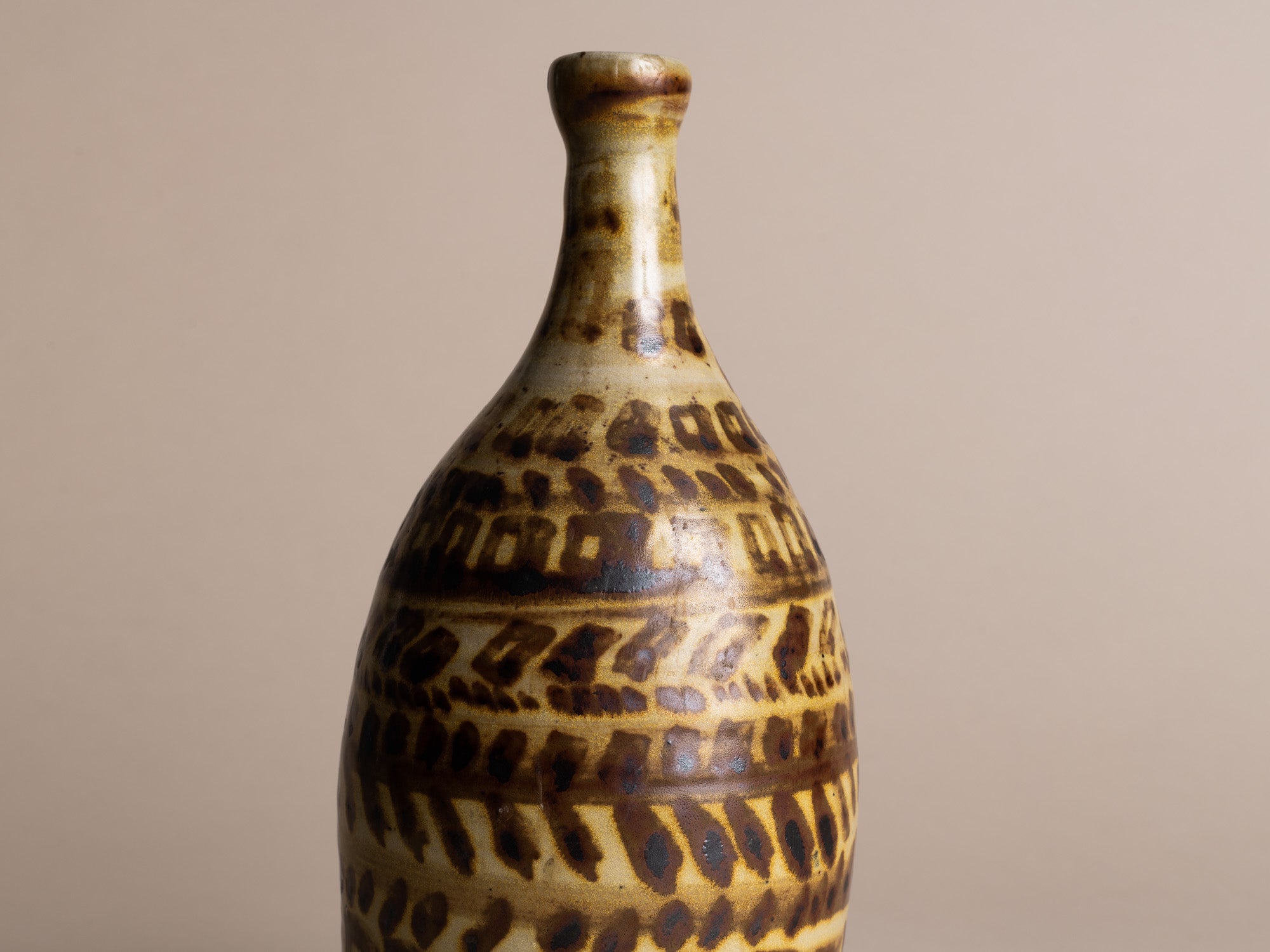 Vase africaniste de Jean-Claude Courjault, France (1962)..Africanist vase by Jean-Claude Courjault, France (1962)